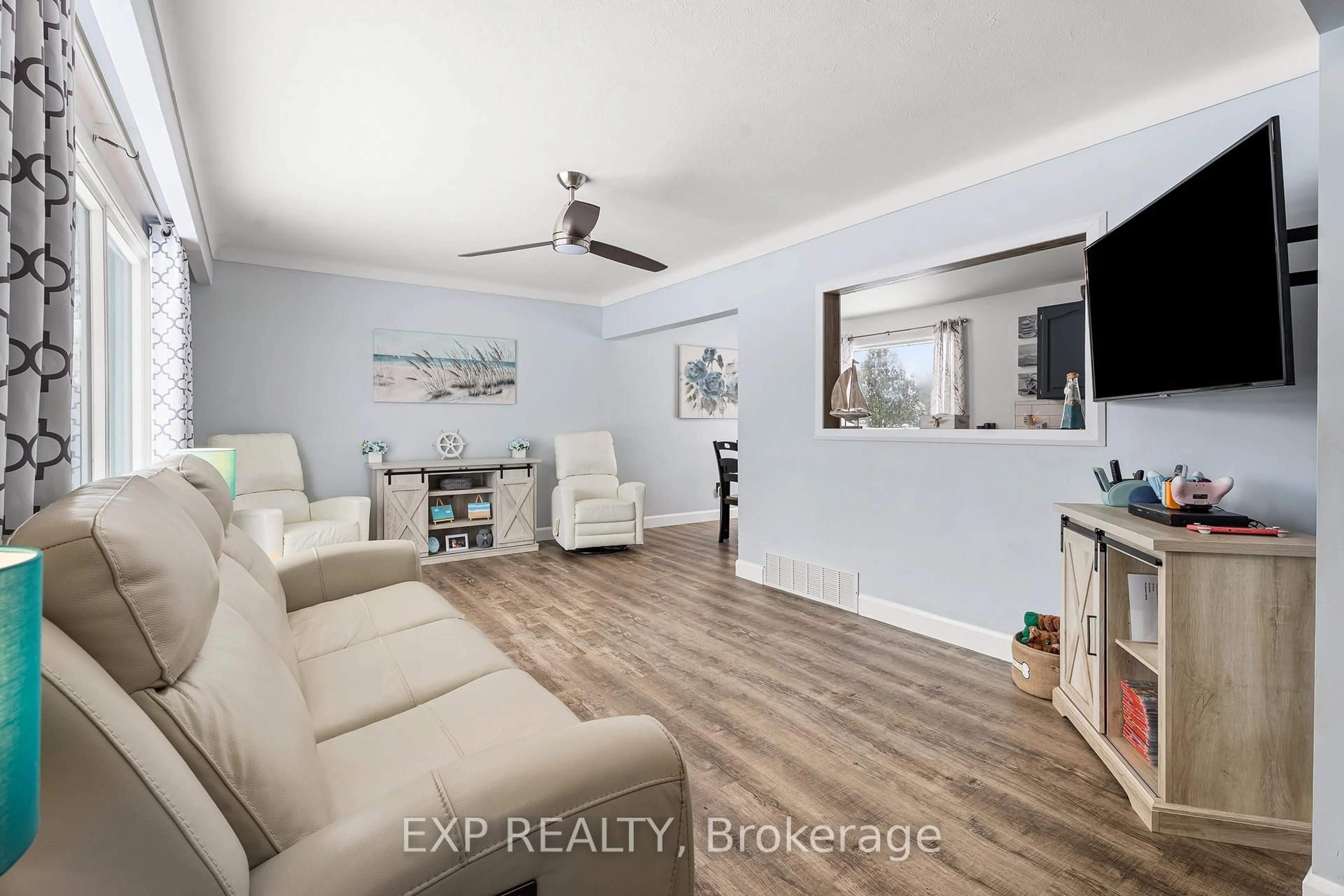 Living room with furniture, unknown for 8857 Banting Ave, Niagara Falls Ontario L2G 7A1