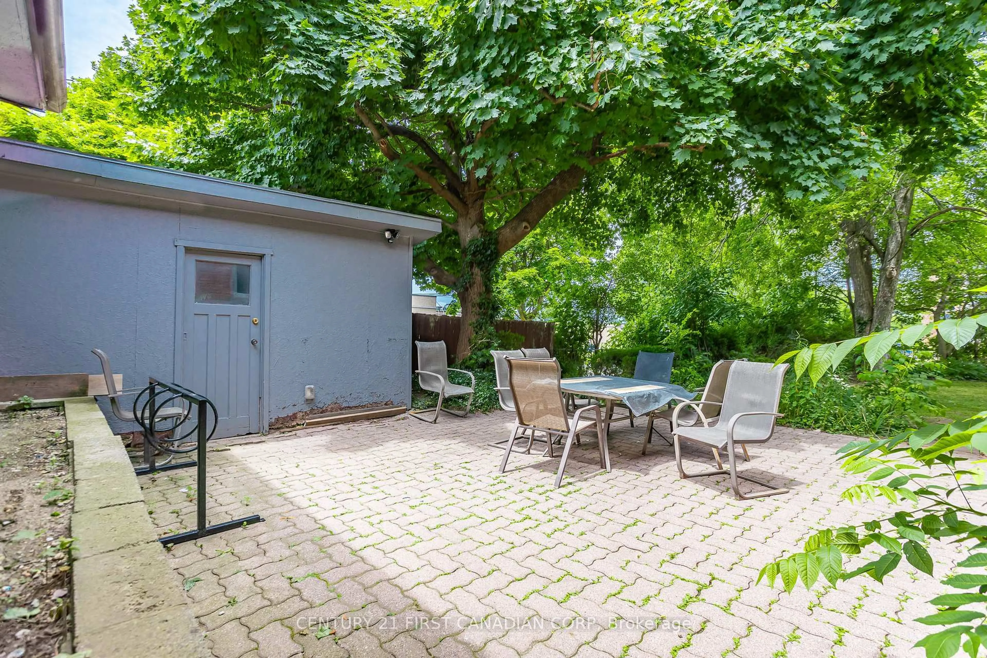 Patio, street for 664 Cheapside St, London East Ontario N5Y 3Y2