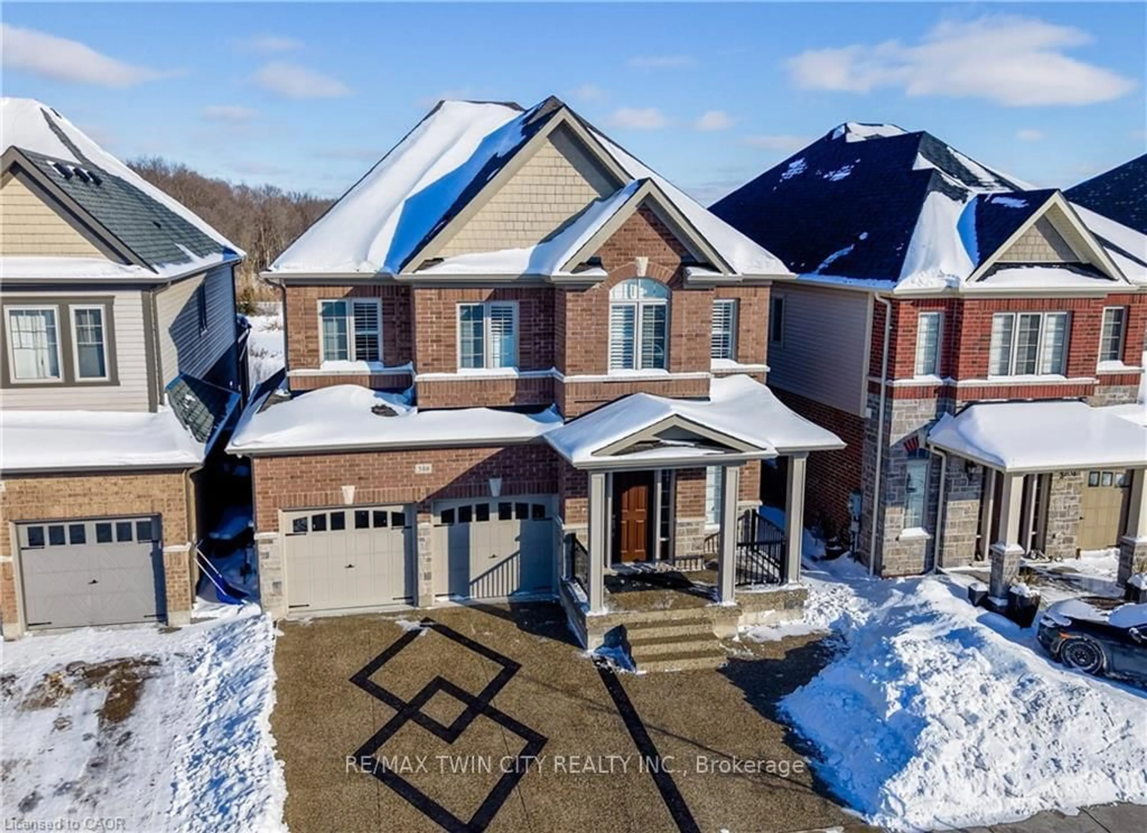 A pic from outside/outdoor area/front of a property/back of a property/a pic from drone, street for 588 BECKVIEW Cres, Kitchener Ontario N2R 0R4