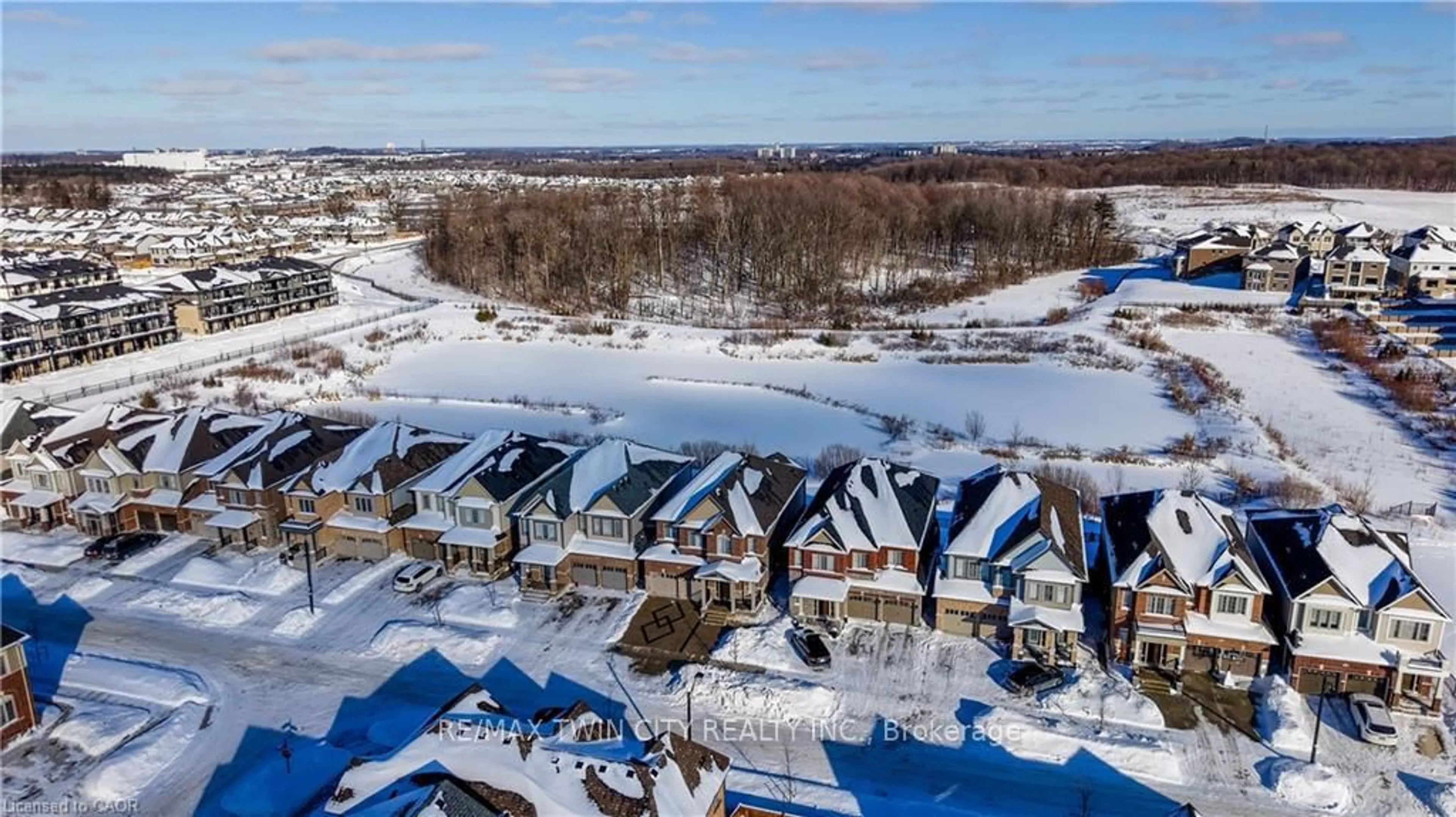 A pic from outside/outdoor area/front of a property/back of a property/a pic from drone, water/lake/river/ocean view for 588 BECKVIEW Cres, Kitchener Ontario N2R 0R4