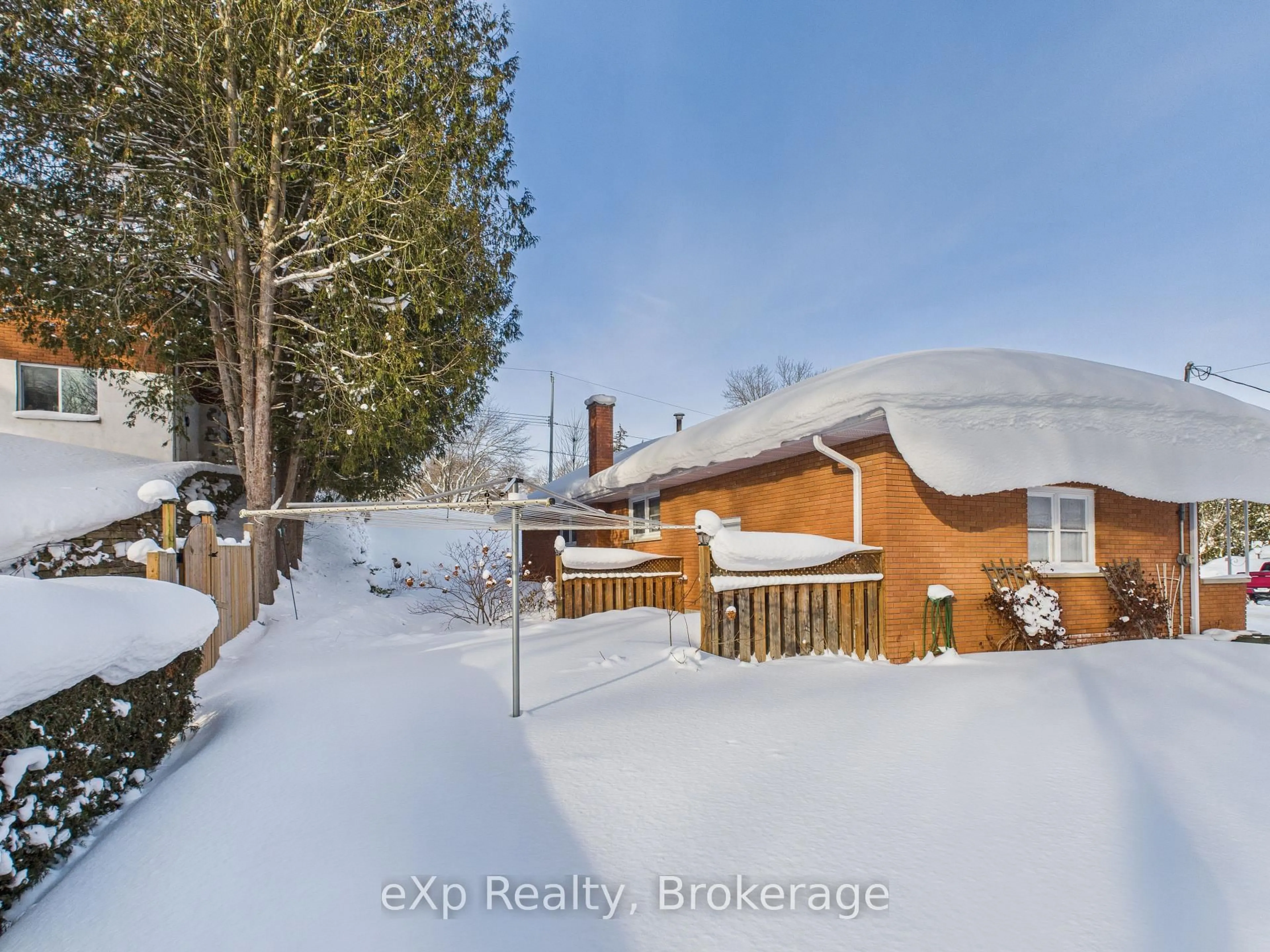 A pic from outside/outdoor area/front of a property/back of a property/a pic from drone, street for 111 Huron St, Brockton Ontario N0G 2V0