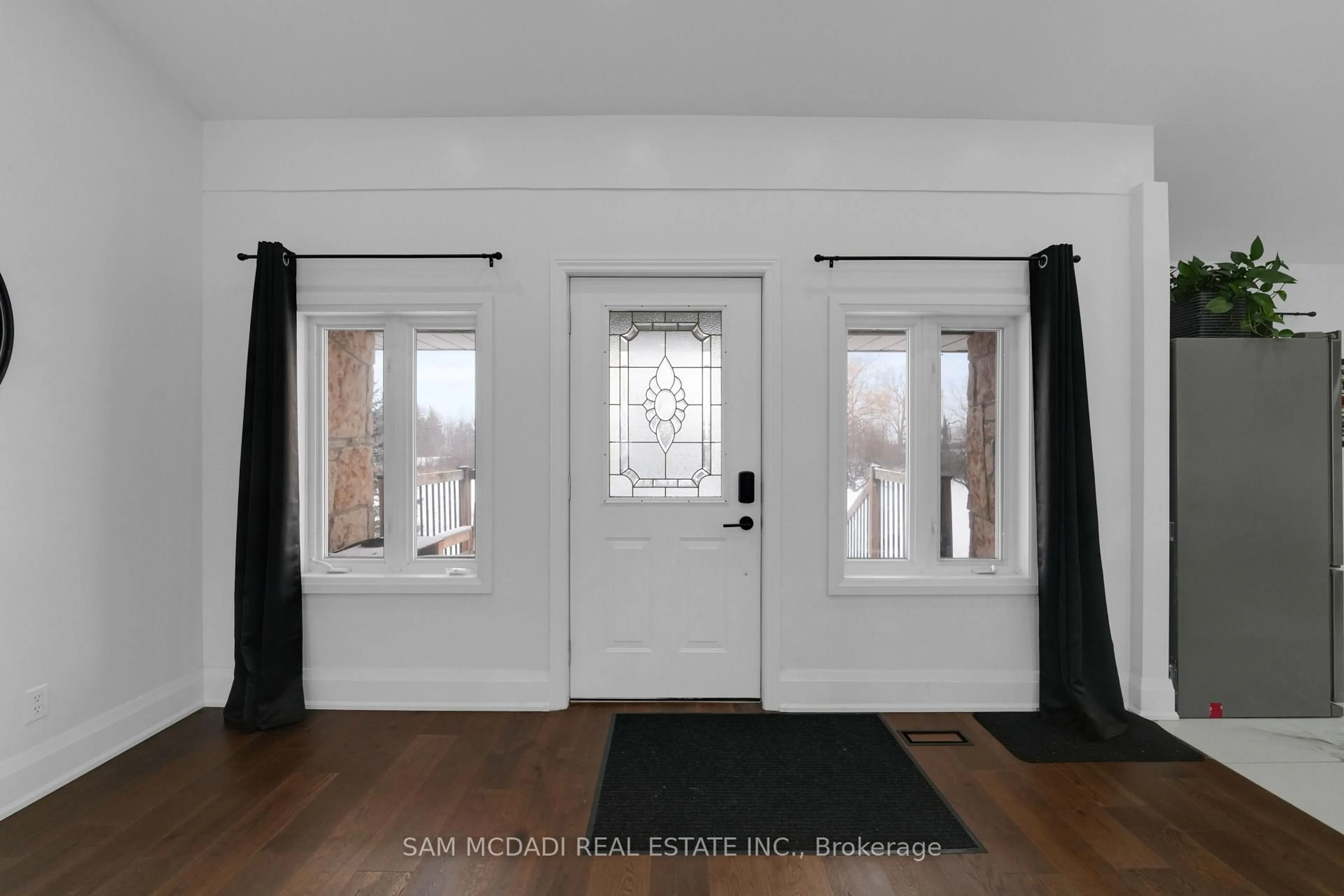 Indoor entryway for 107 6th Line, Haldimand Ontario N3W 1Y8