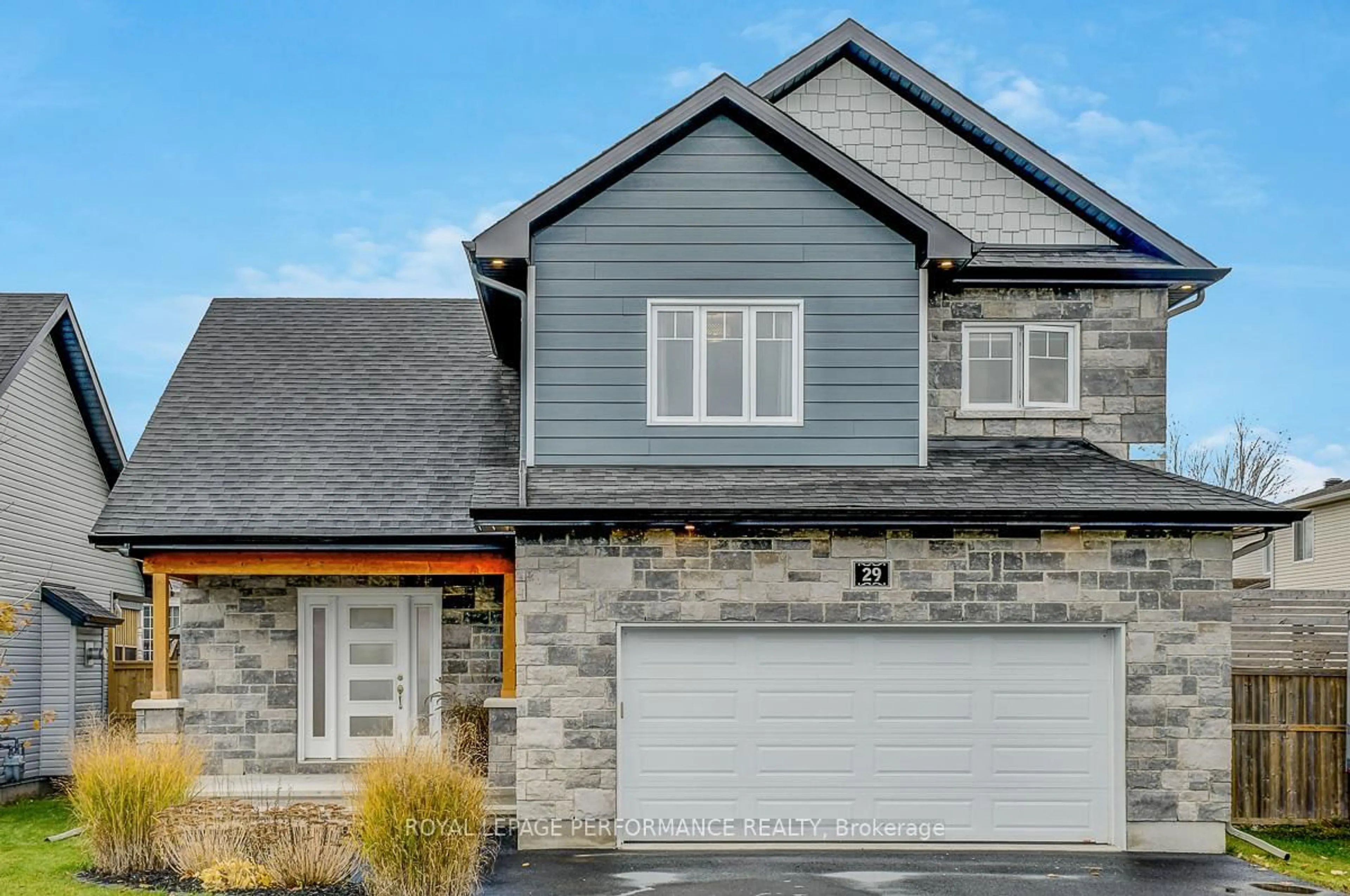 Home with vinyl exterior material, street for 29 Meadowlark St, Russell Ontario K4R 0B8