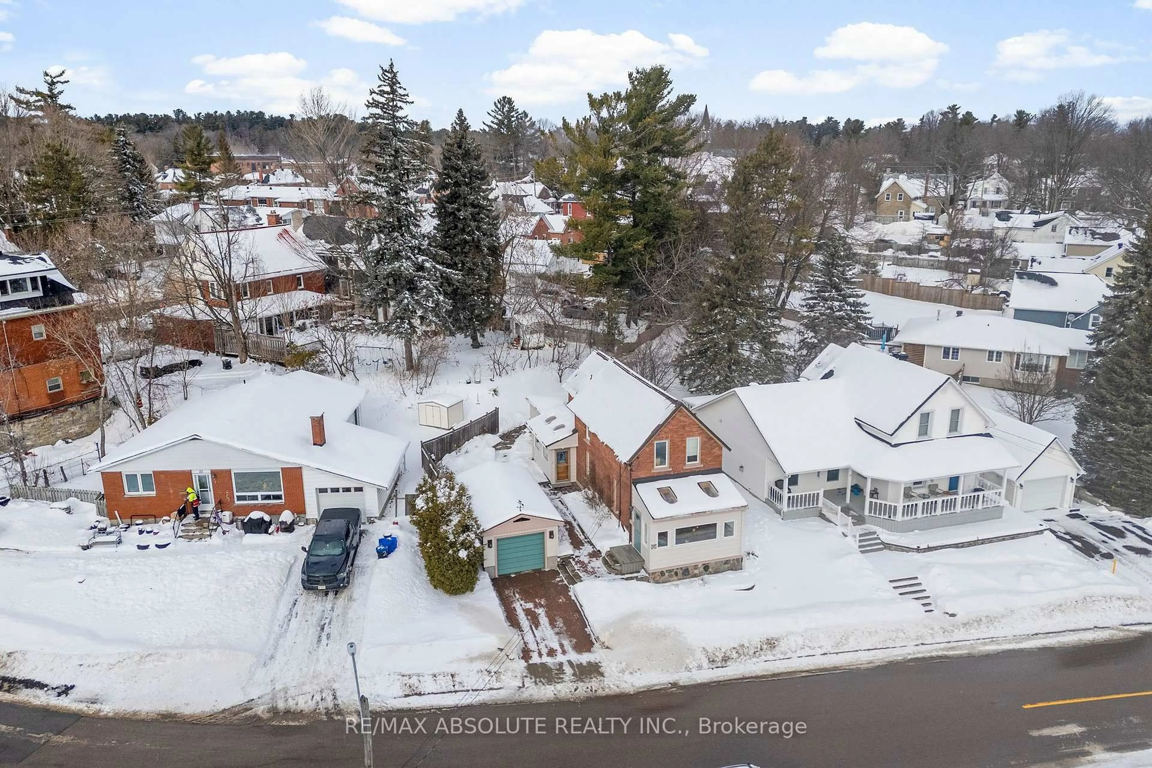 A pic from outside/outdoor area/front of a property/back of a property/a pic from drone, mountain view for 17 Victoria St, Arnprior Ontario K7S 3J4