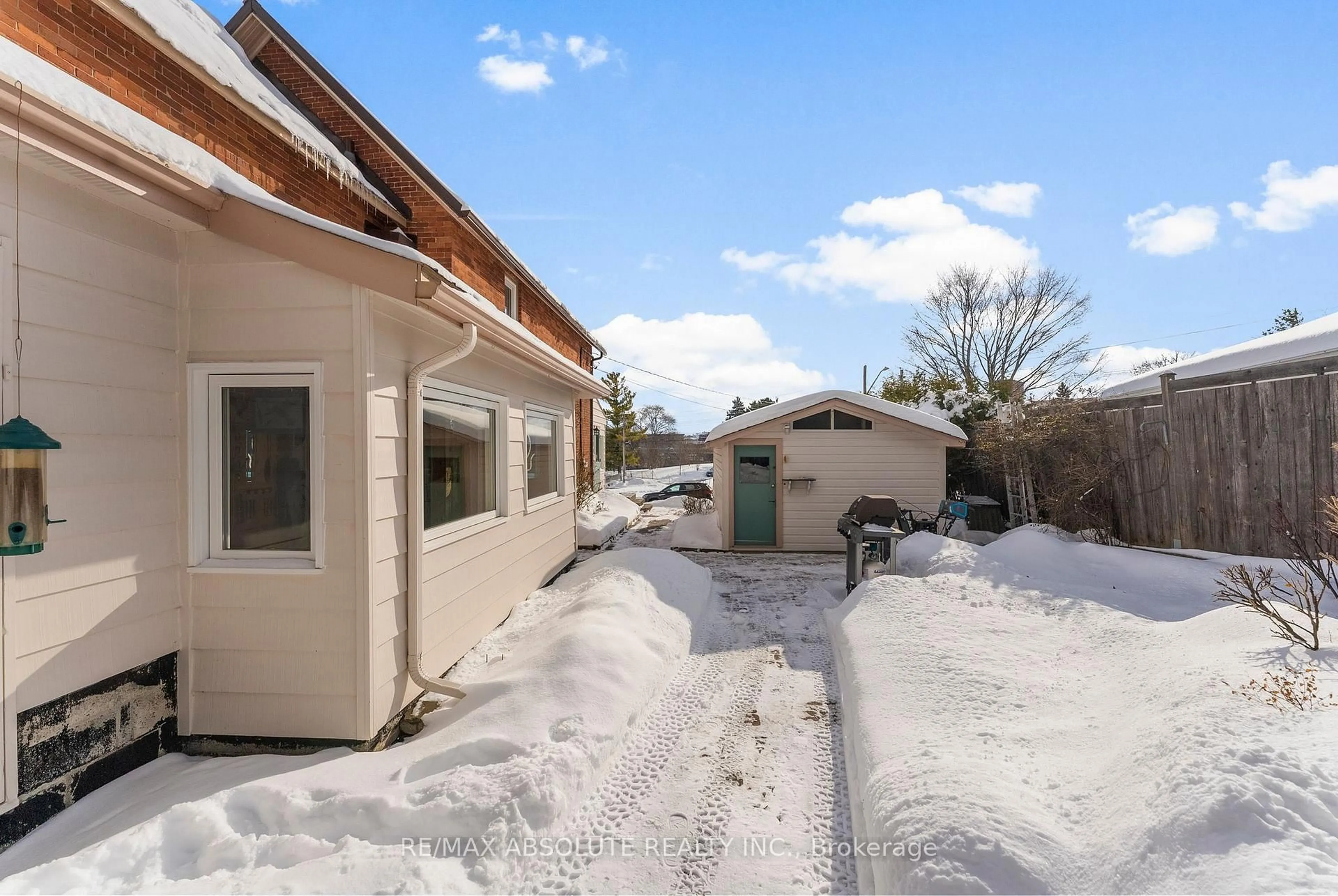 A pic from outside/outdoor area/front of a property/back of a property/a pic from drone, street for 17 Victoria St, Arnprior Ontario K7S 3J4