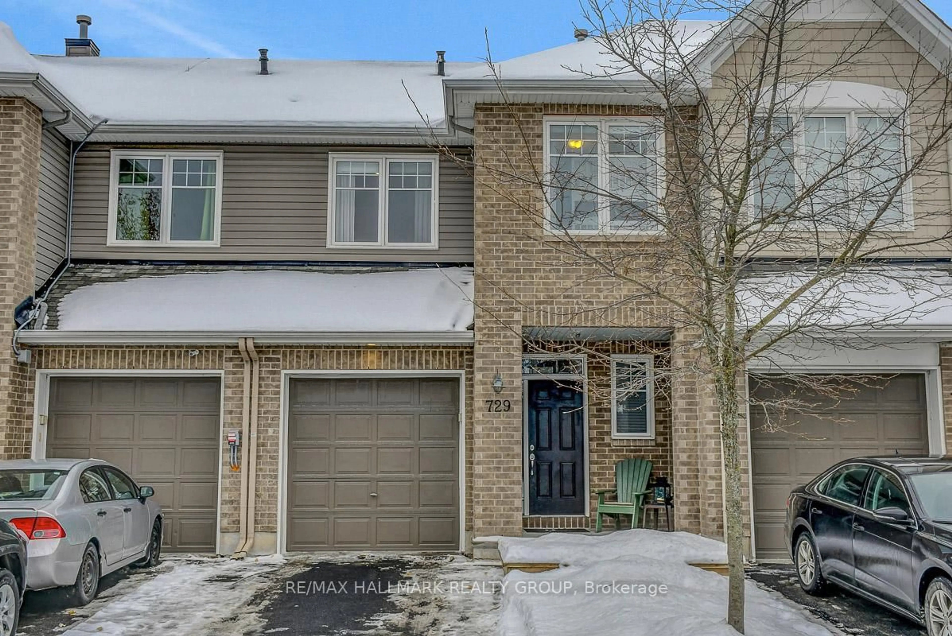 Home with brick exterior material, street for 729 Hazelnut Cres, Ottawa Ontario K1T 0K3