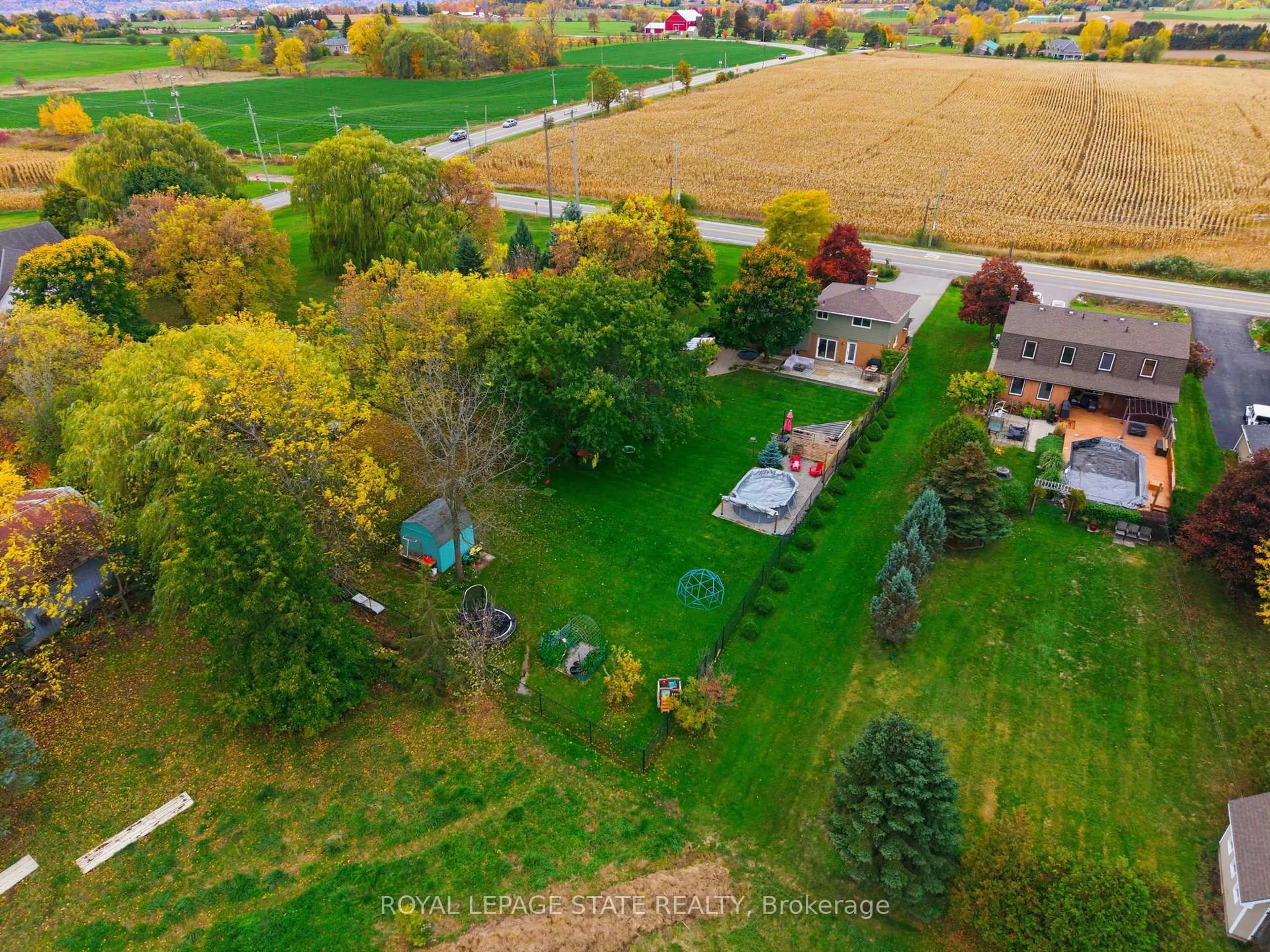 A pic from outside/outdoor area/front of a property/back of a property/a pic from drone, unknown for 348 Sydenham Rd, Hamilton Ontario L9H 5E2