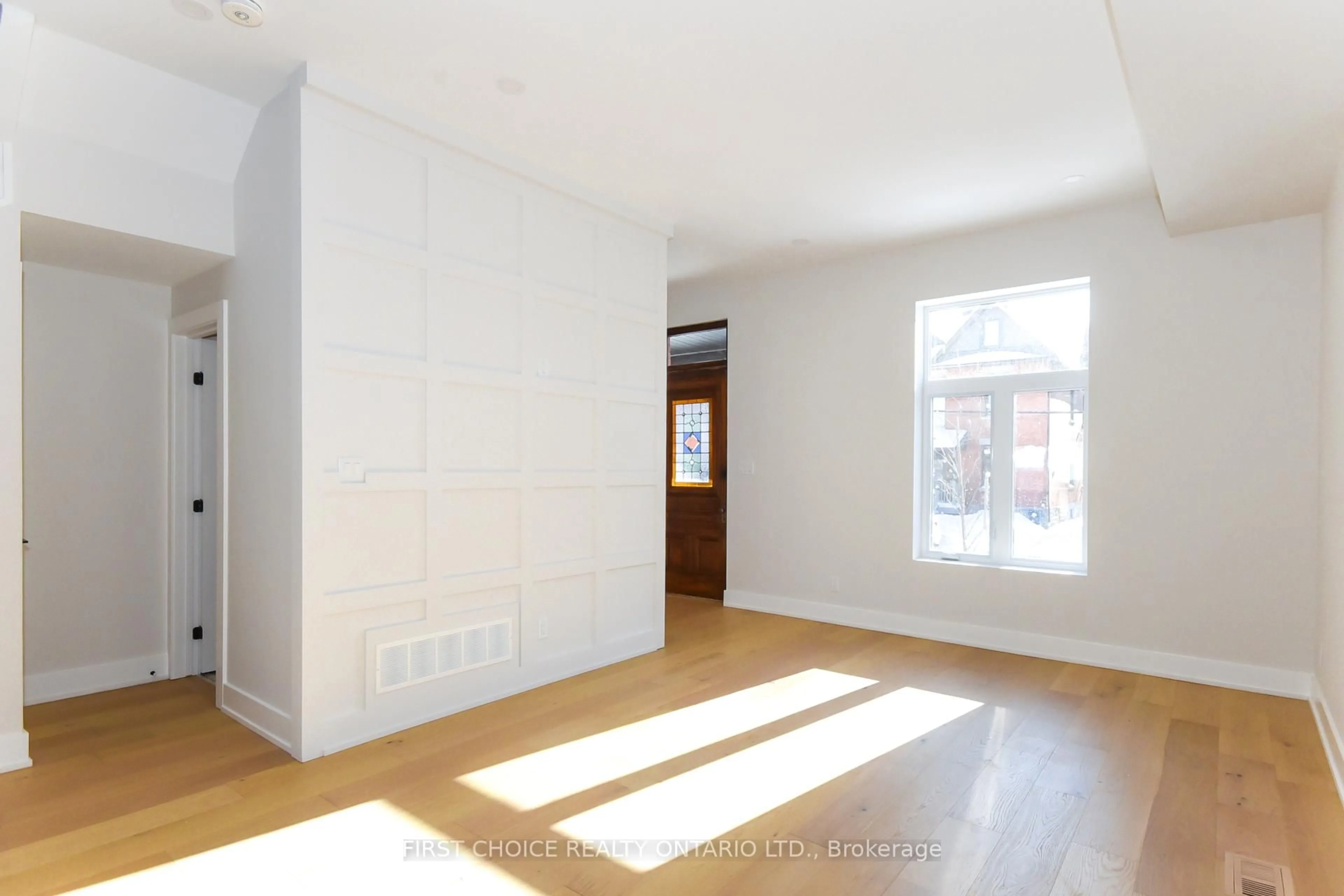 A pic of a room for 29 Third Ave, Ottawa Ontario K1S 2J5