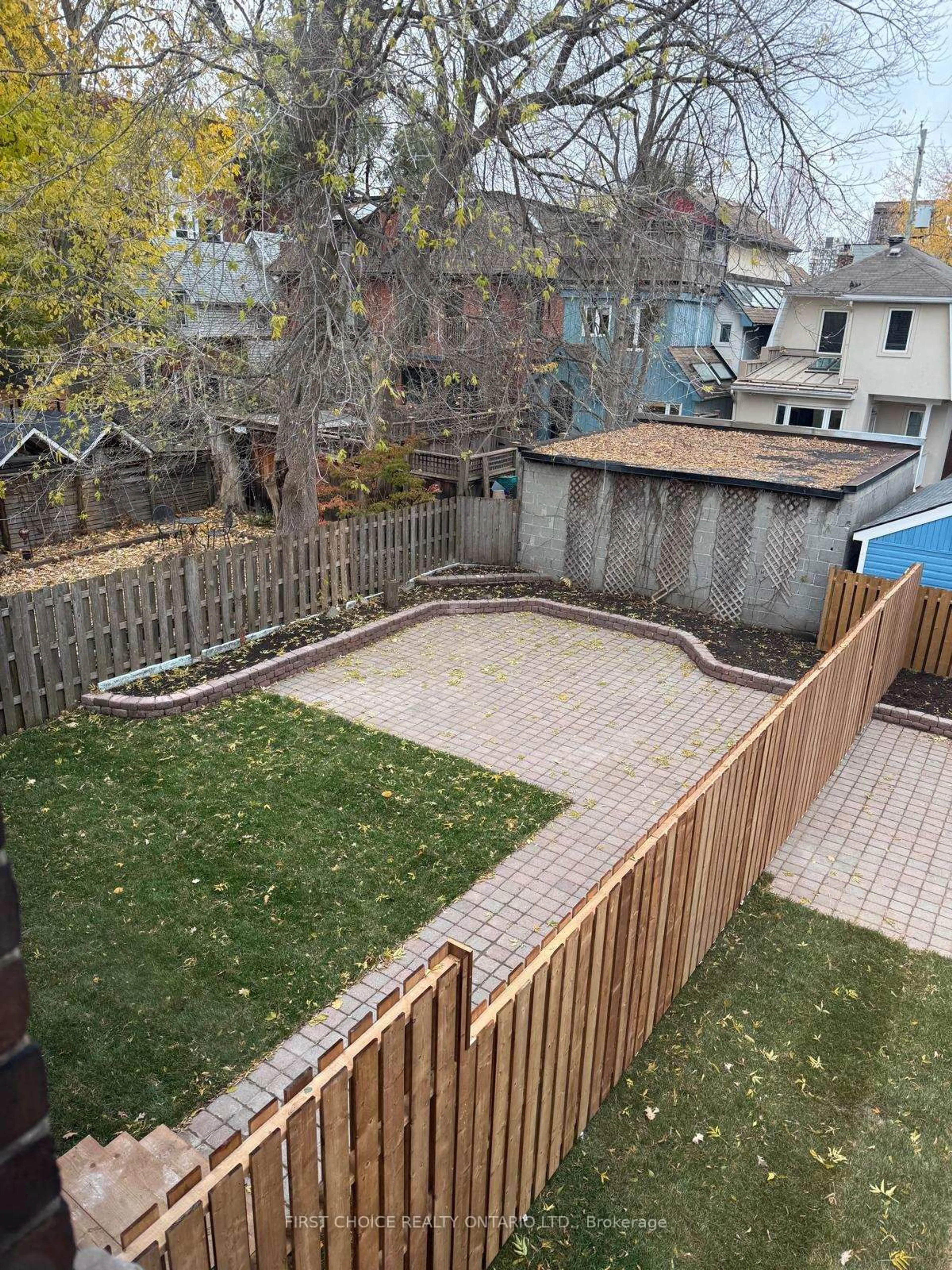 Patio, street for 27 Third Ave, Ottawa Ontario K1S 2J7