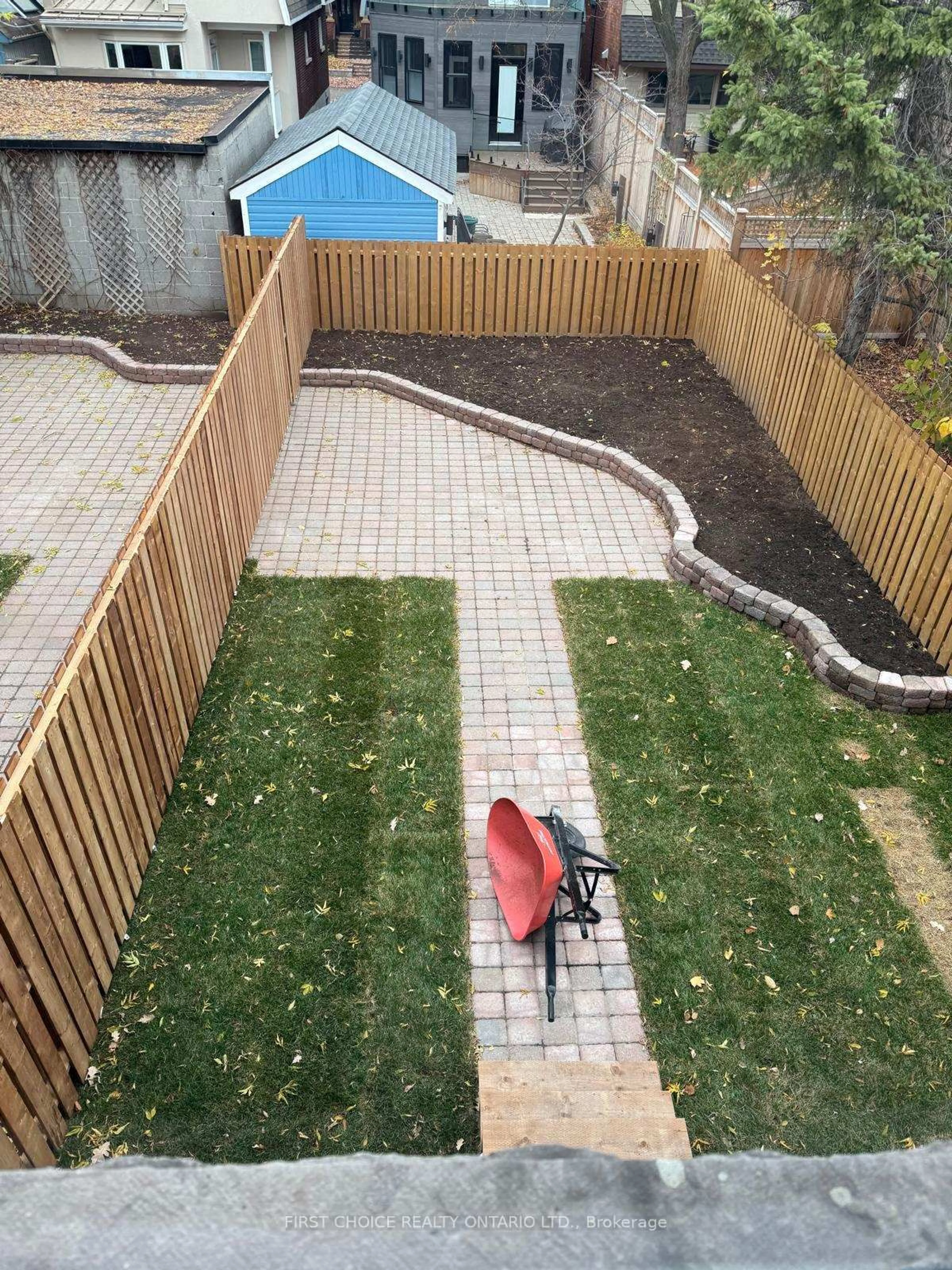 Patio, street for 27 Third Ave, Ottawa Ontario K1S 2J7