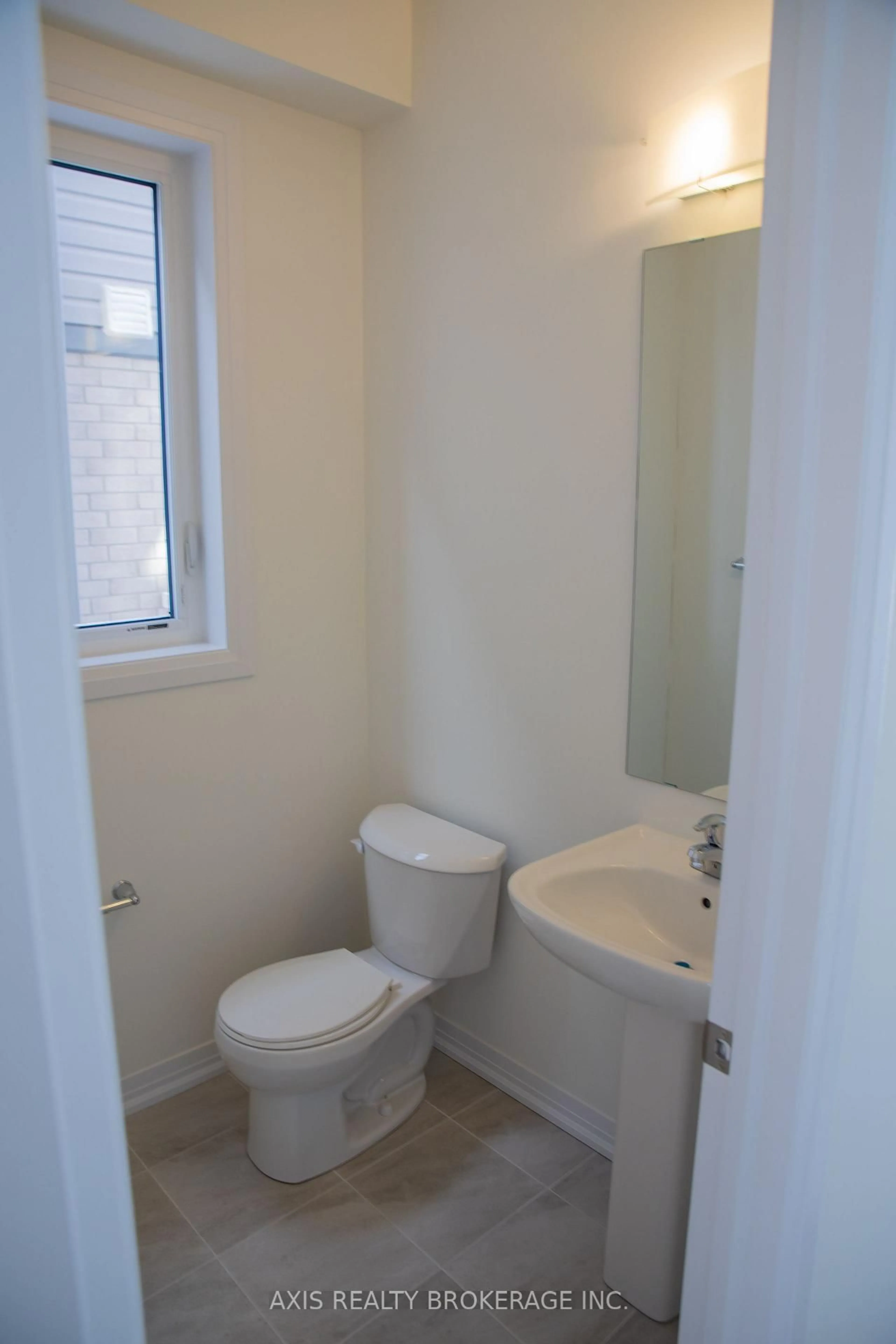 Standard bathroom, unknown for 45 Cresthaven Hts, Thorold Ontario L2V 0N8