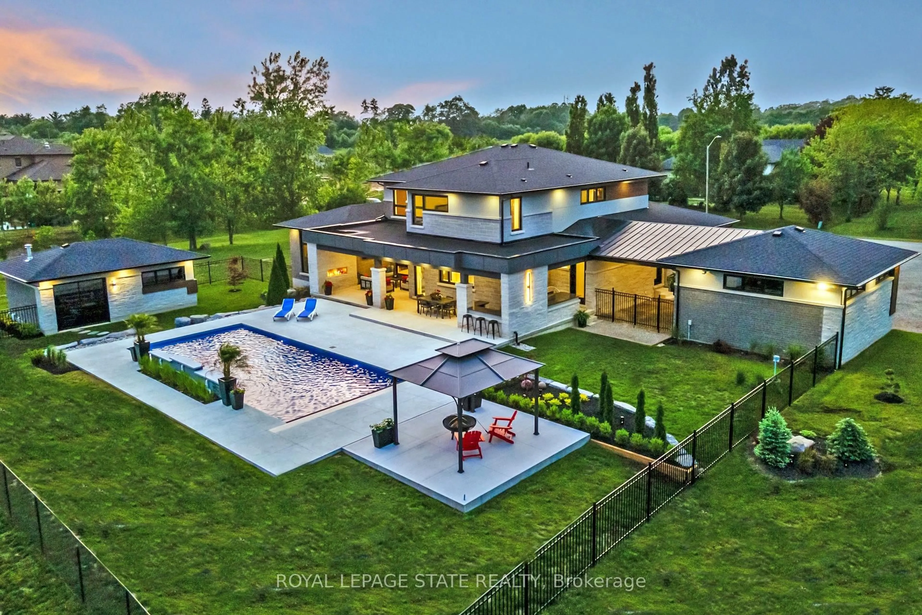 A pic from outside/outdoor area/front of a property/back of a property/a pic from drone, unknown for 6 Shakespeare Rd, Hamilton Ontario L9H 7R5