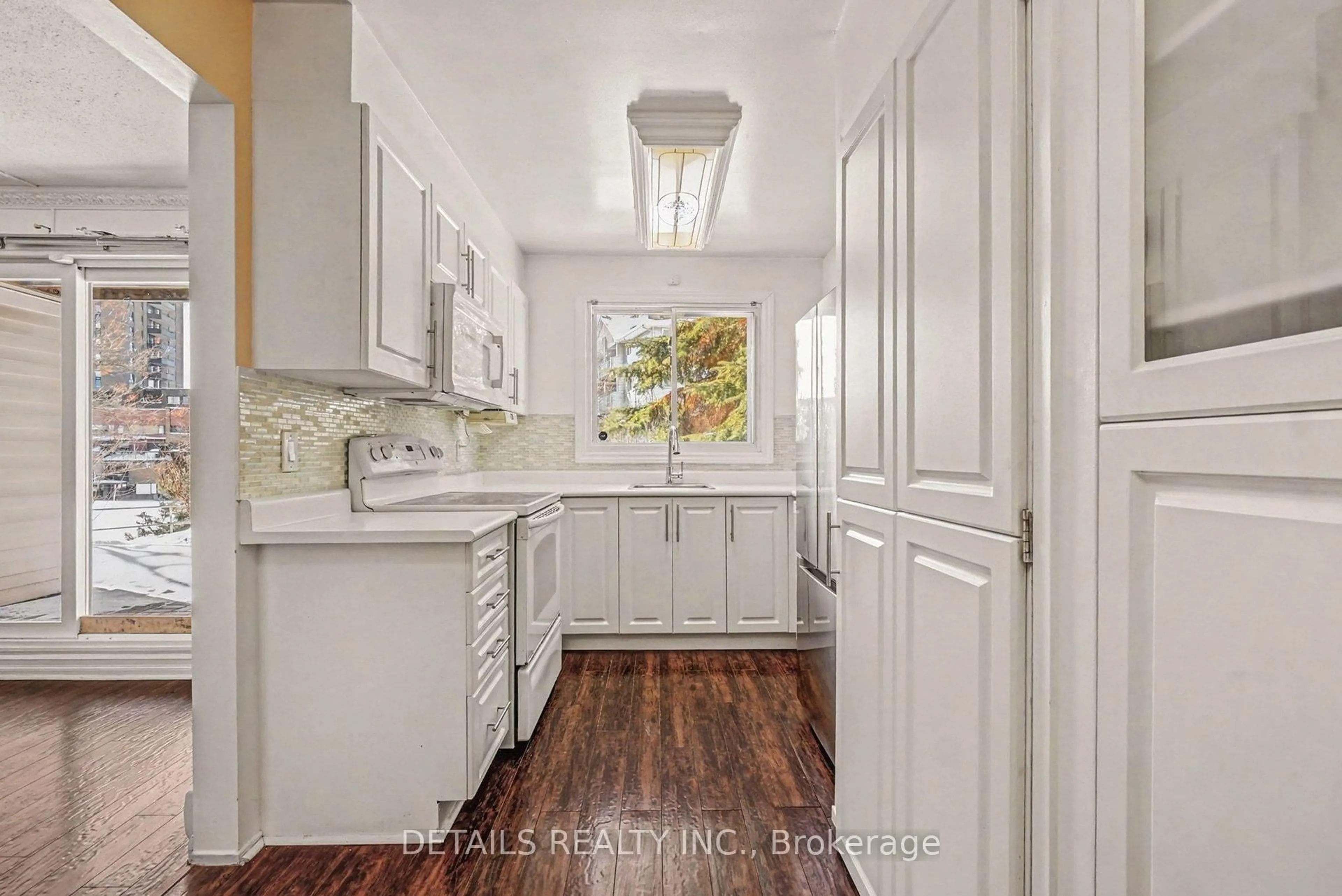 Standard kitchen, ceramic/tile floor for 260 Brittany Dr #103, Ottawa Ontario K1K 4M2