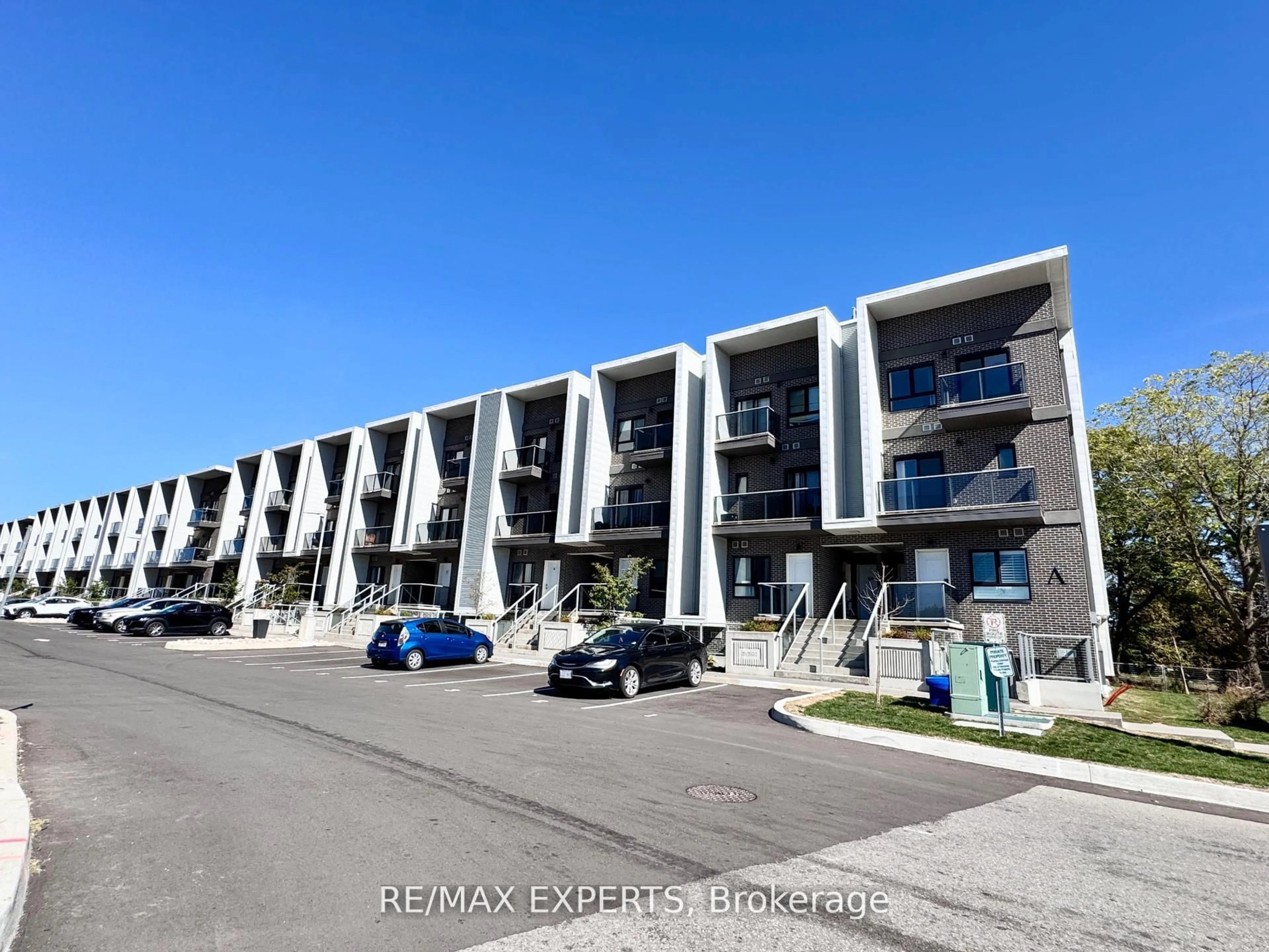 A pic from outside/outdoor area/front of a property/back of a property/a pic from drone, street for 1430 Highland Rd #33A, Kitchener Ontario N2N 0C3