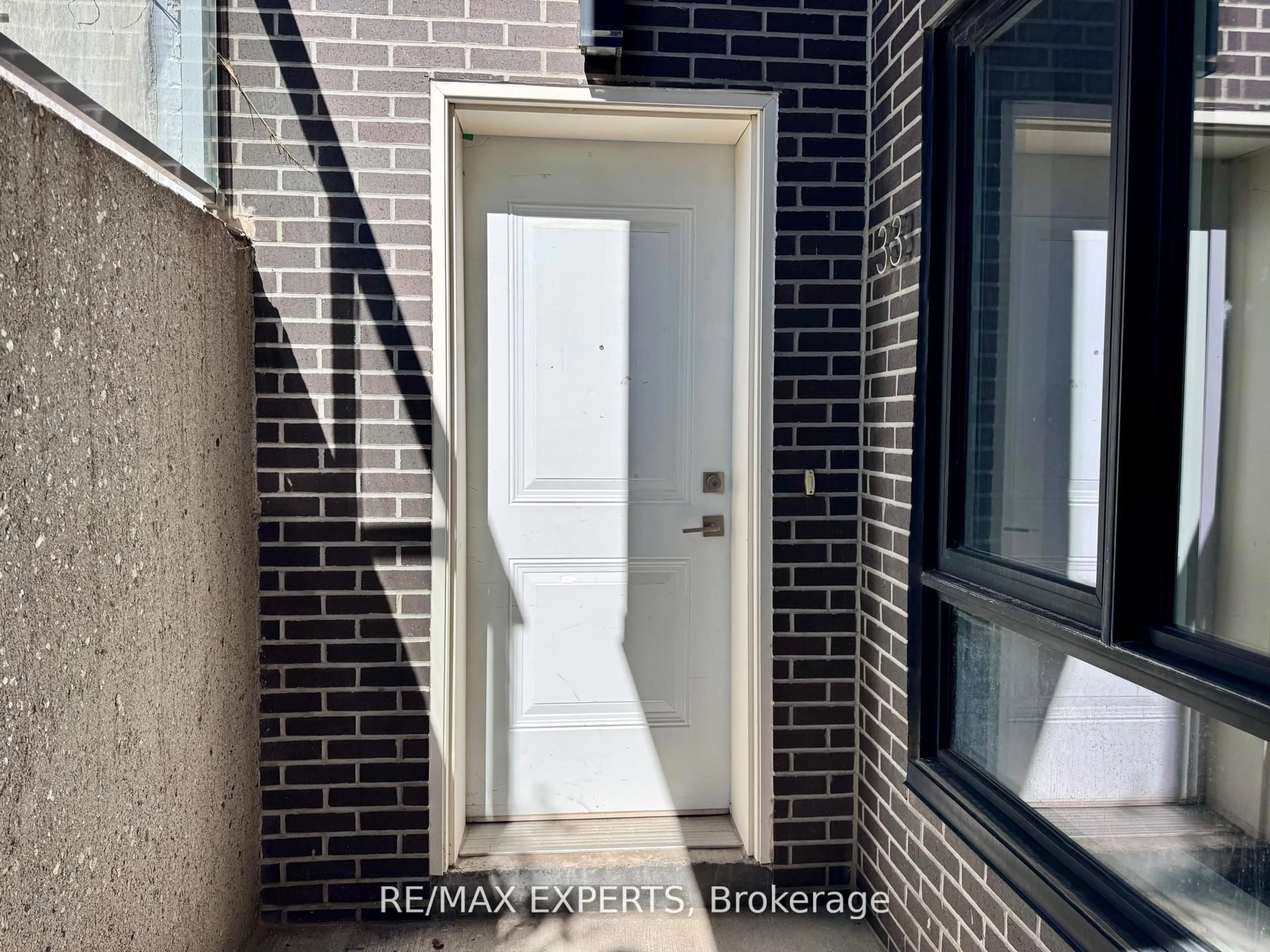 Indoor entryway for 1430 Highland Rd #33A, Kitchener Ontario N2N 0C3