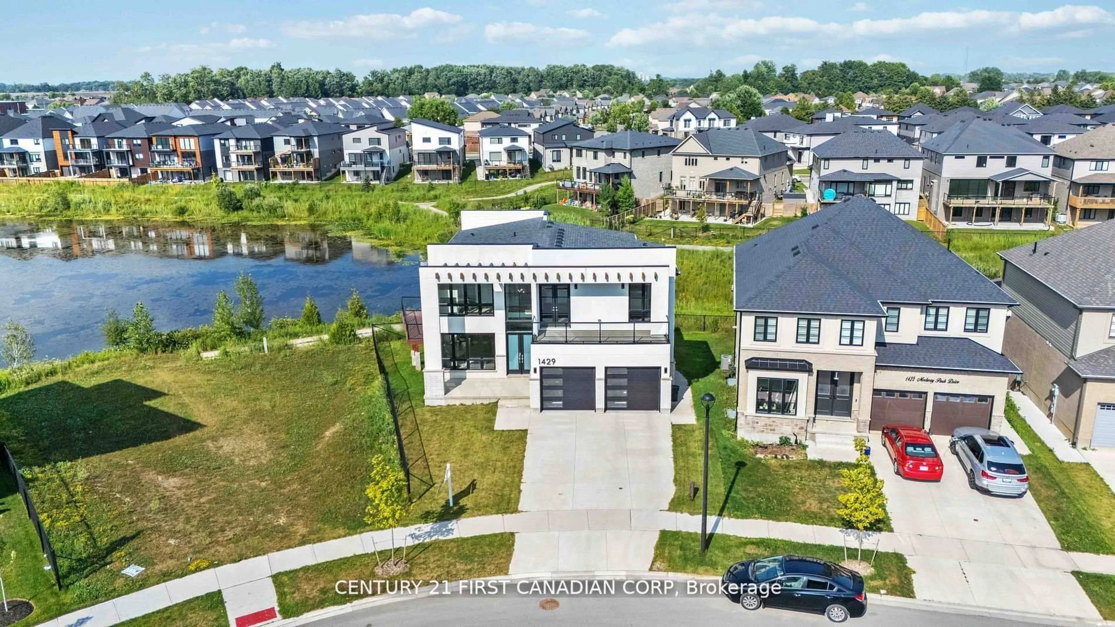 A pic from outside/outdoor area/front of a property/back of a property/a pic from drone, street for 1429 MEDWAY PARK Dr, London North Ontario N6G 0Z6