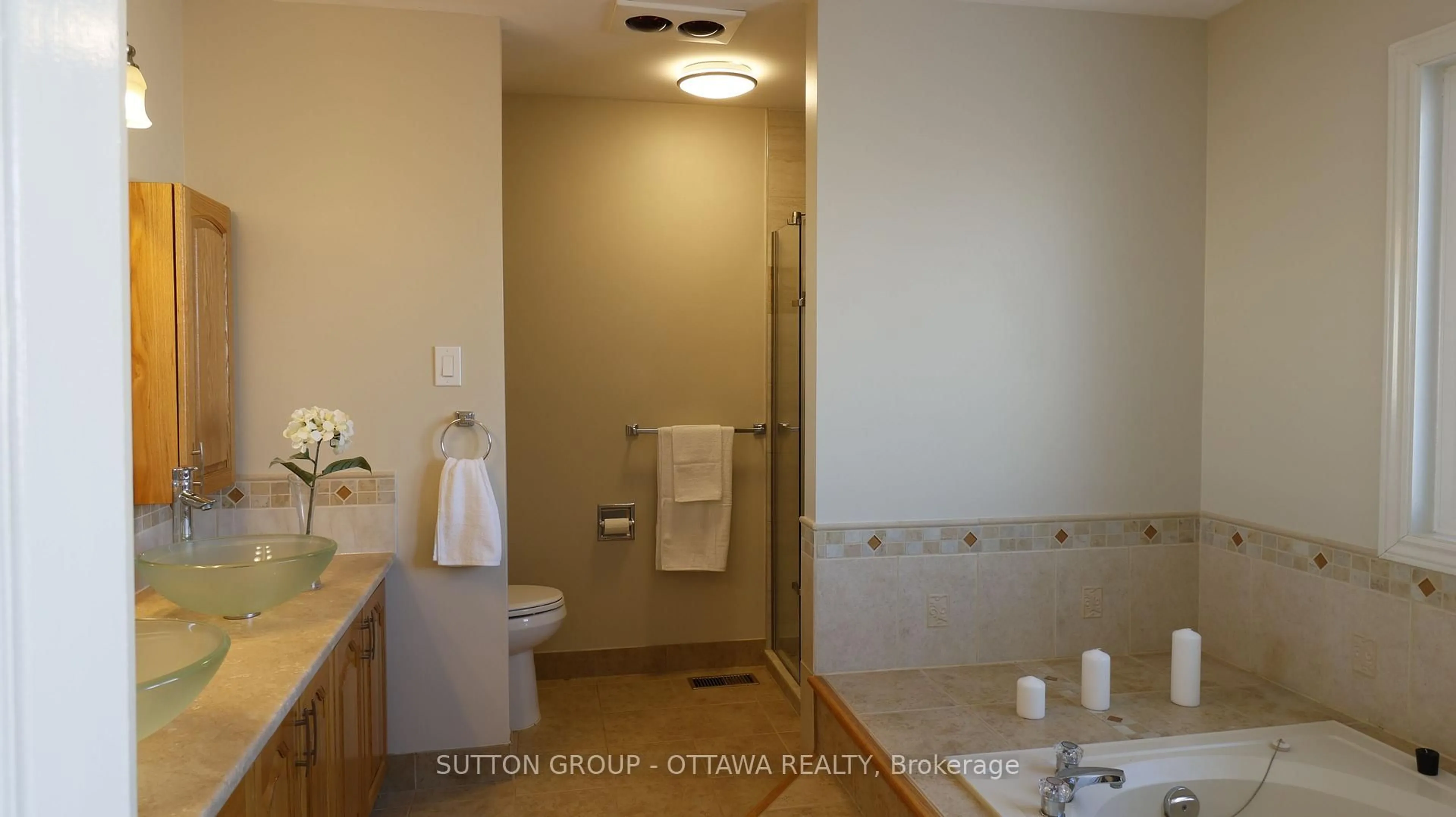 Standard bathroom, ceramic/tile floor for 22 Appaloosa Dr, Ottawa Ontario K2M 1N7