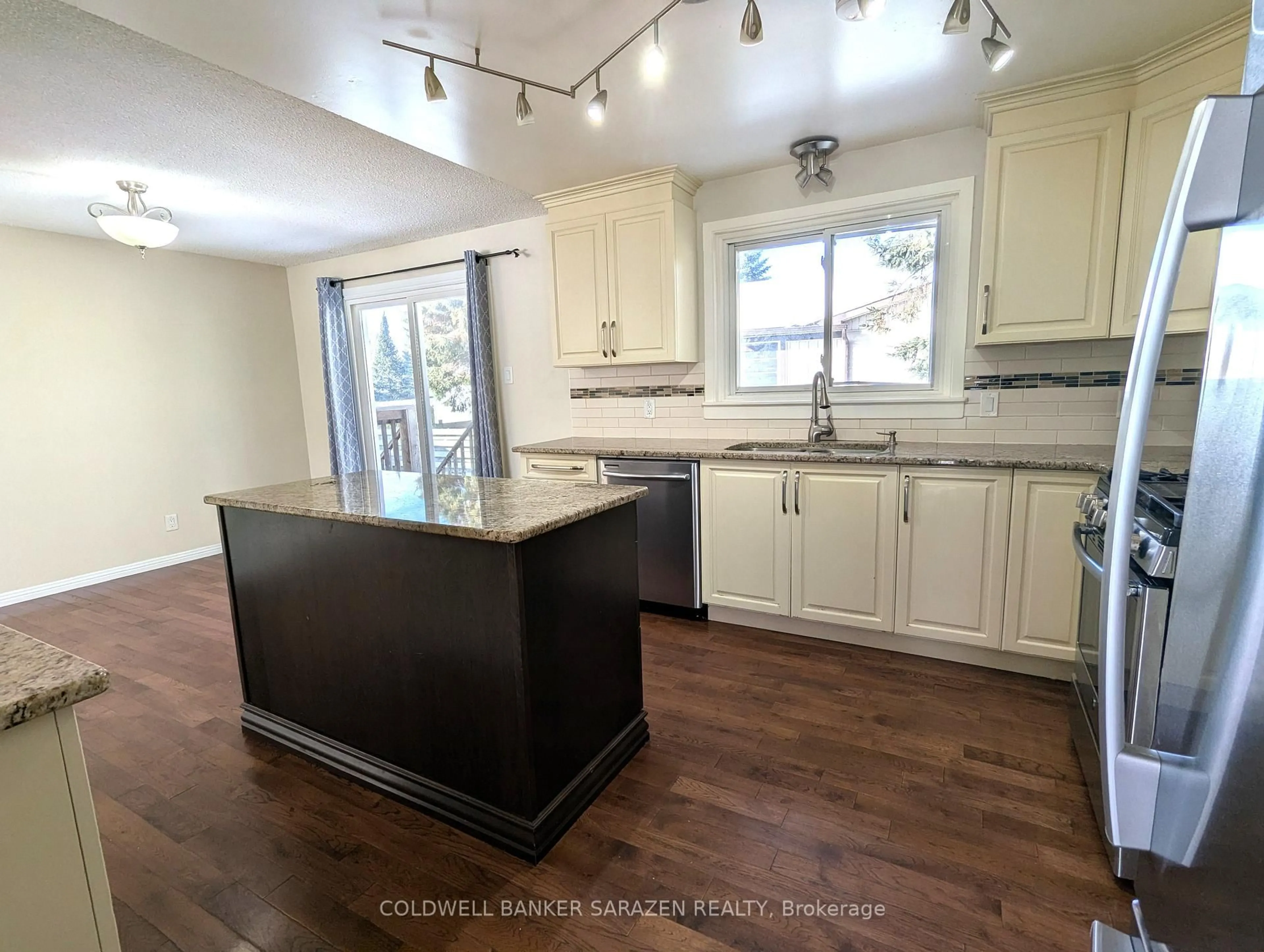 Open concept kitchen, unknown for 2 DOWDALL Cres, Stittsville Ontario K2S 1V1