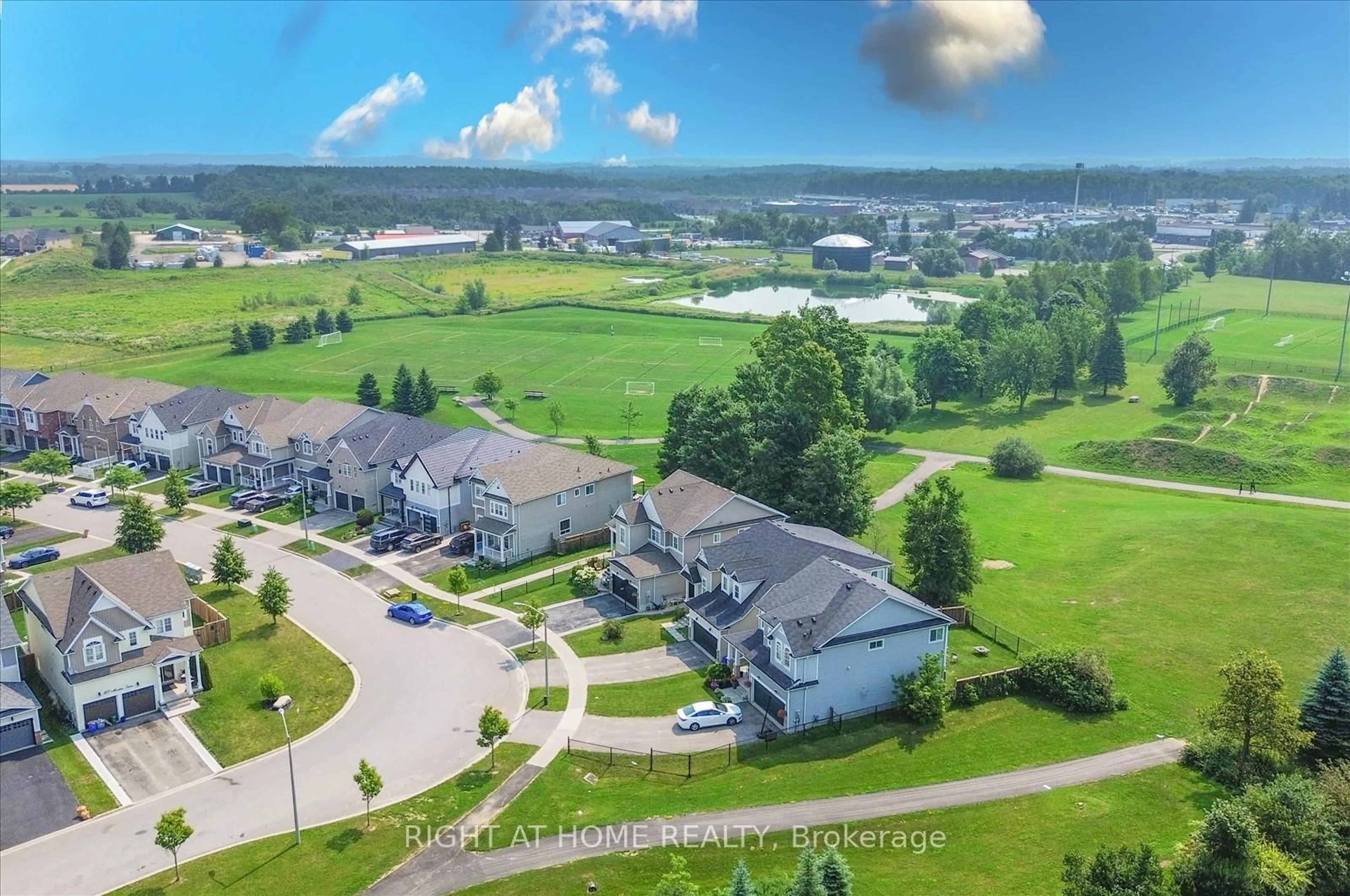 A pic from outside/outdoor area/front of a property/back of a property/a pic from drone, mountain view for 172 Morden Dr, Shelburne Ontario L9V 3S4