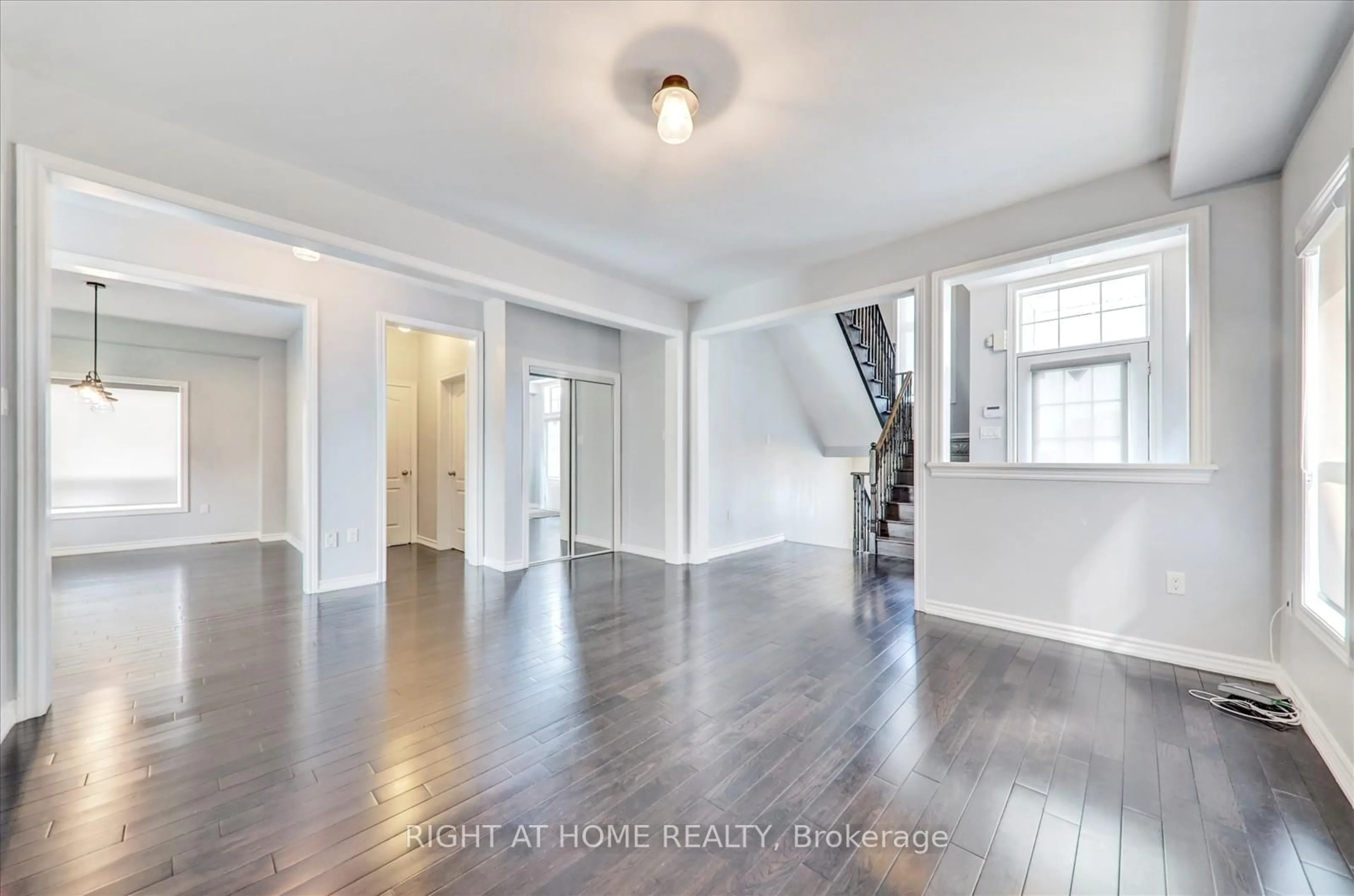 Indoor entryway for 172 Morden Dr, Shelburne Ontario L9V 3S4