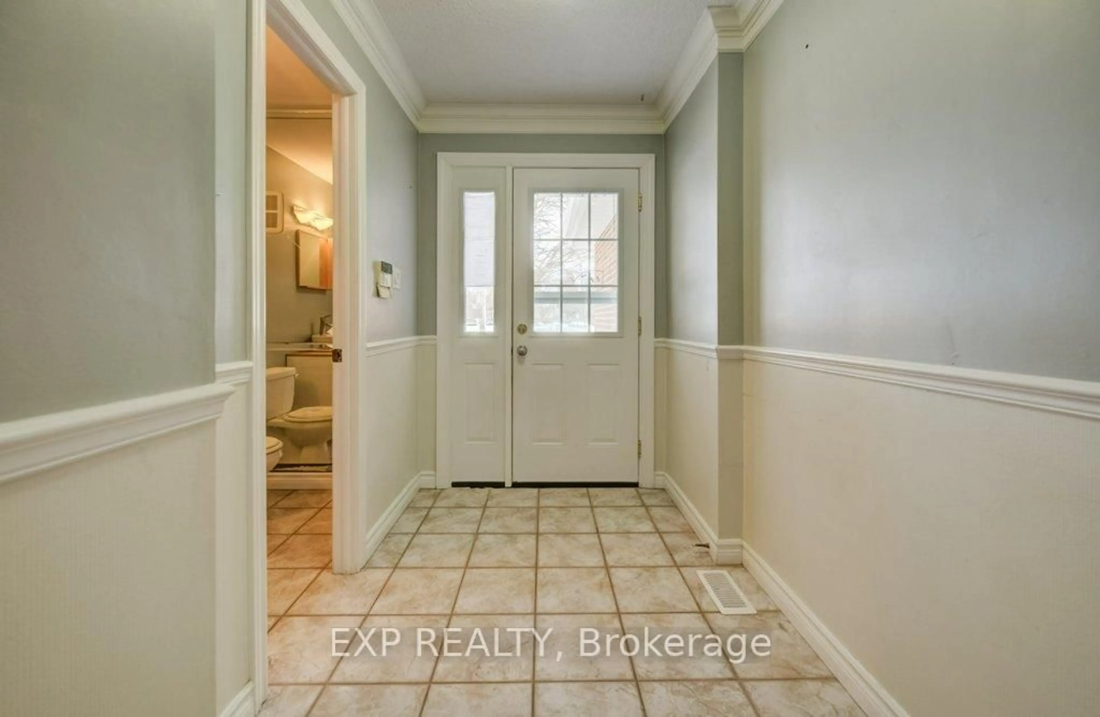 Indoor entryway for 54 Nicklaus Dr, Hamilton Ontario L8K 6H3