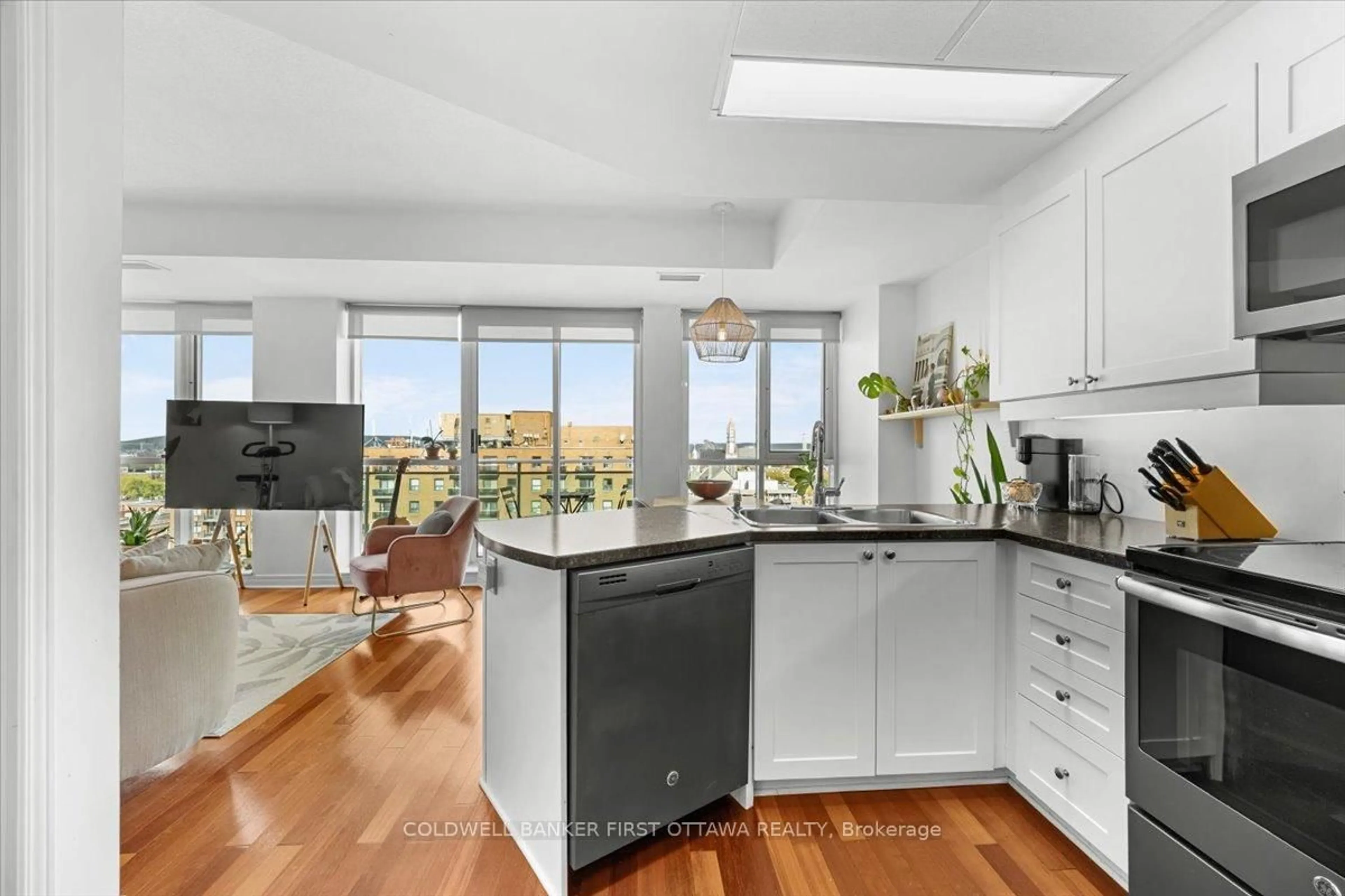 Open concept kitchen, ceramic/tile floor for 134 YORK St #1108, Ottawa Ontario K1N 1K8