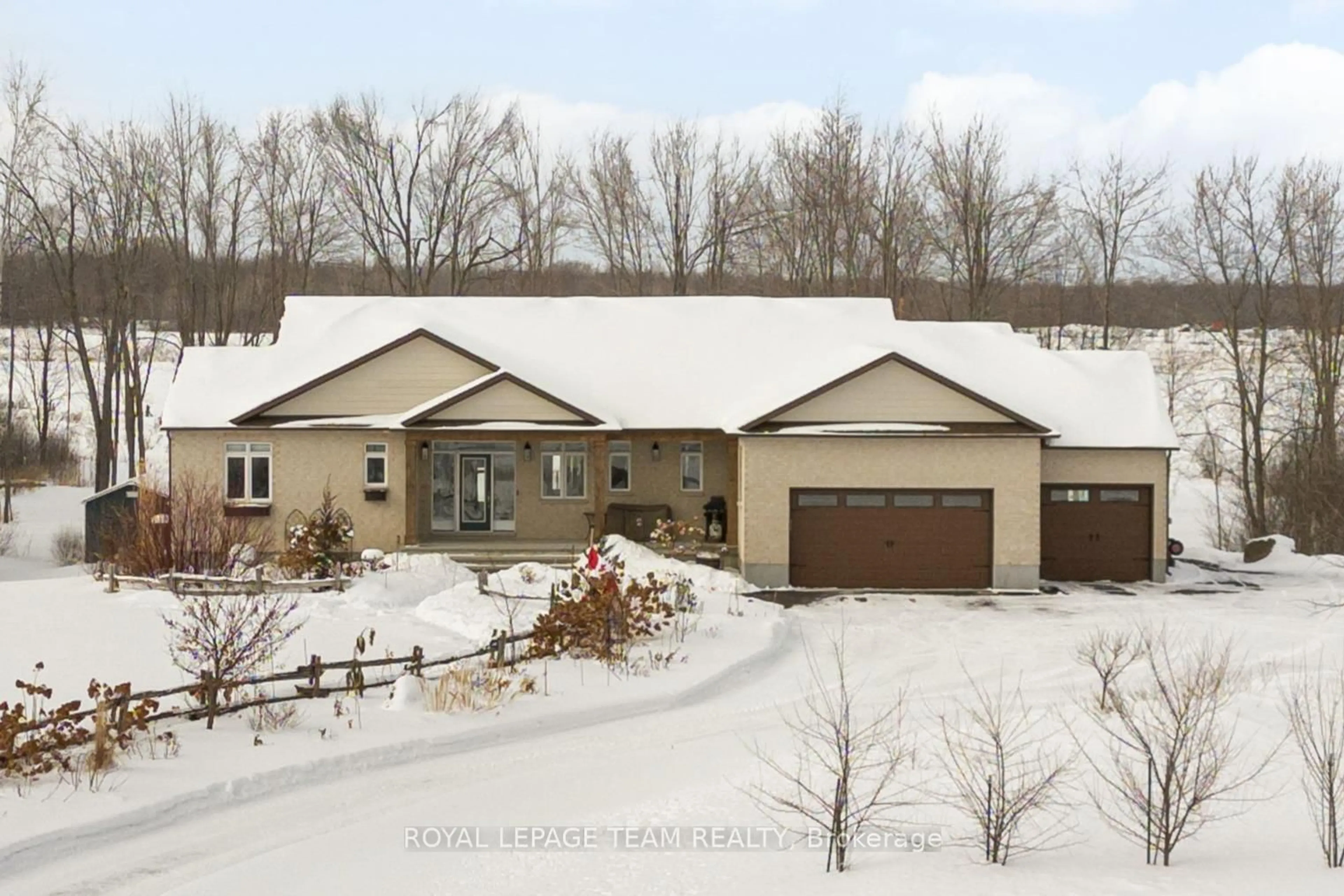 A pic from outside/outdoor area/front of a property/back of a property/a pic from drone, unknown for 26 Synergy Way, Ottawa Ontario K2W 0K3