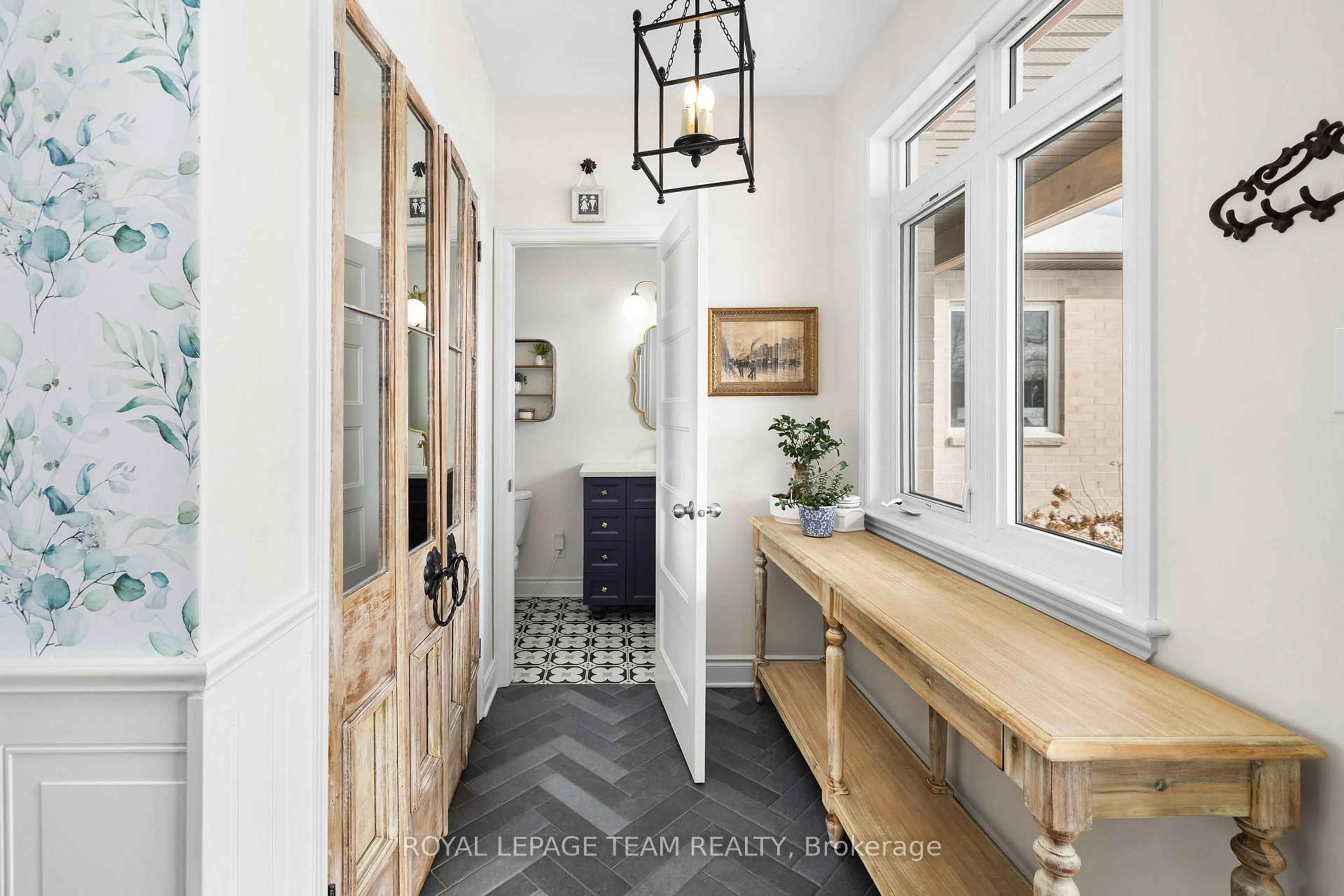 Indoor entryway for 26 Synergy Way, Ottawa Ontario K2W 0K3