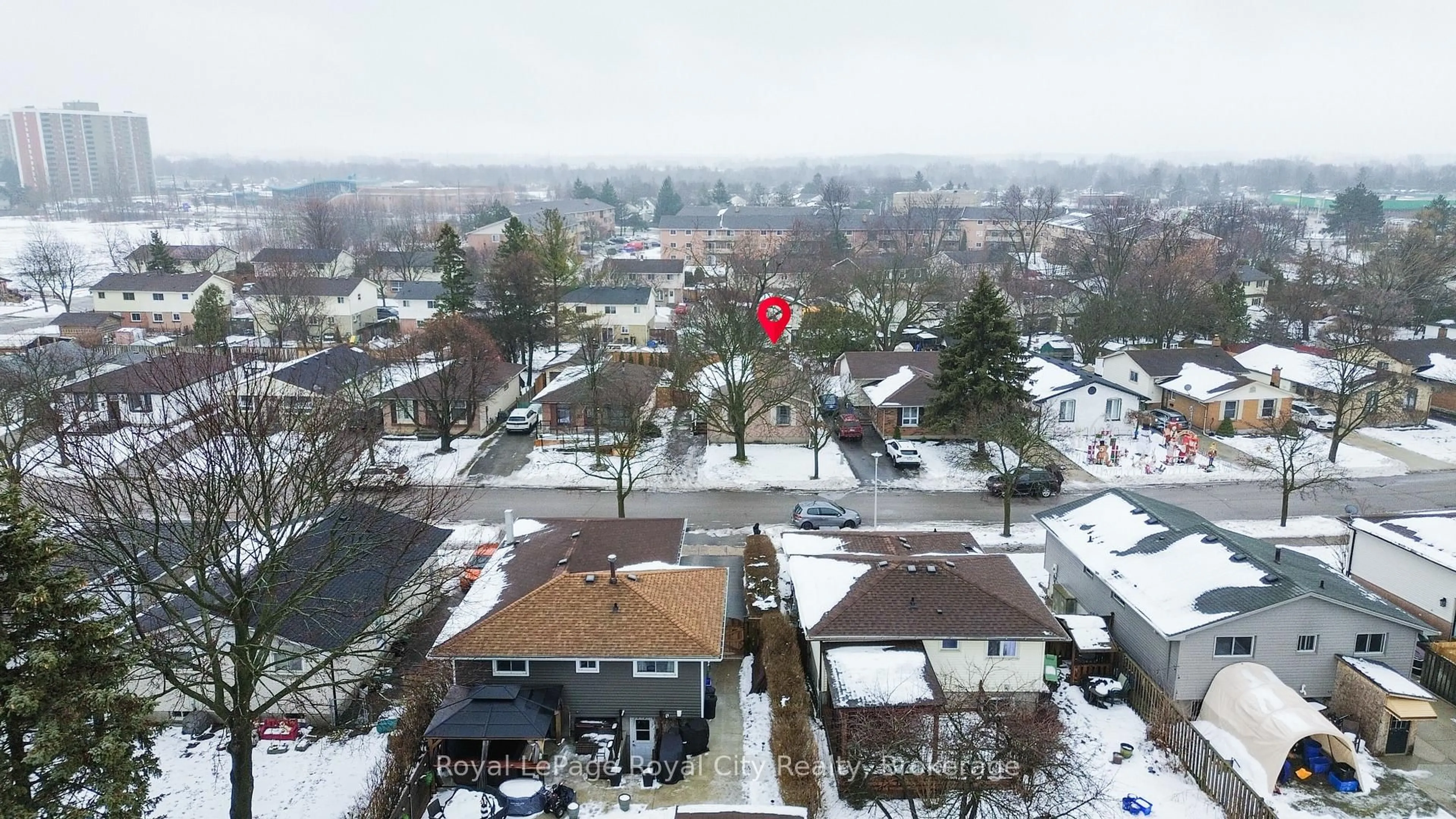 A pic from outside/outdoor area/front of a property/back of a property/a pic from drone, street for 43 Patience Cres, London South Ontario N6E 2K7