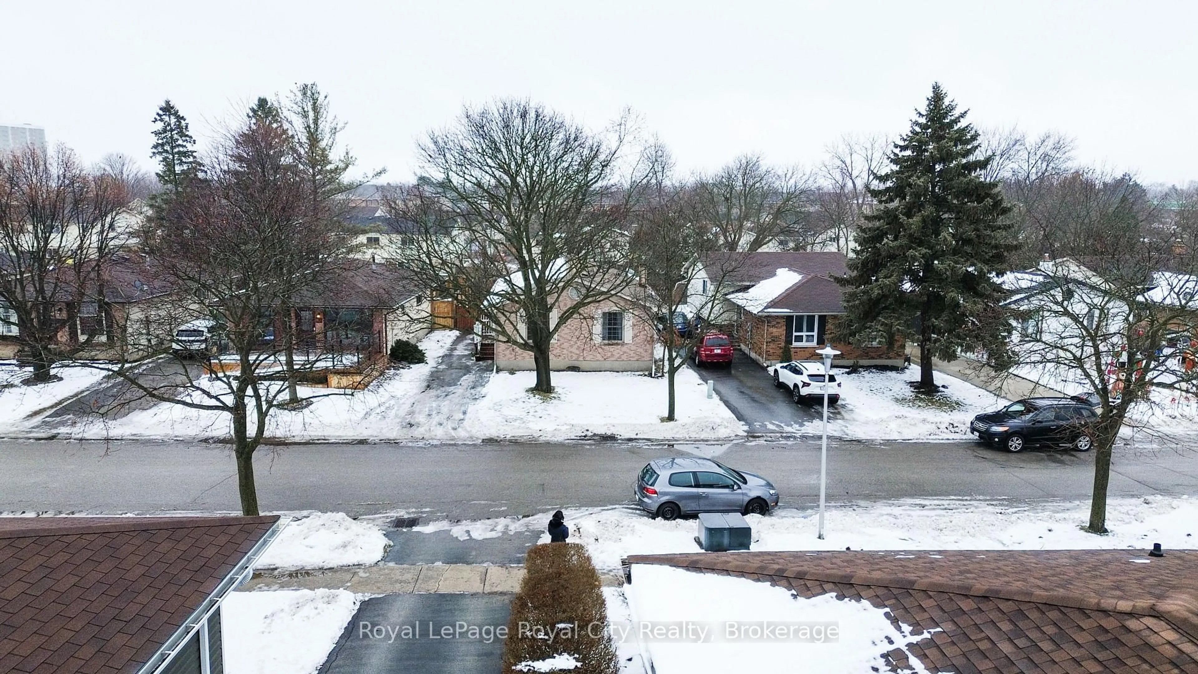 A pic from outside/outdoor area/front of a property/back of a property/a pic from drone, unknown for 43 Patience Cres, London South Ontario N6E 2K7