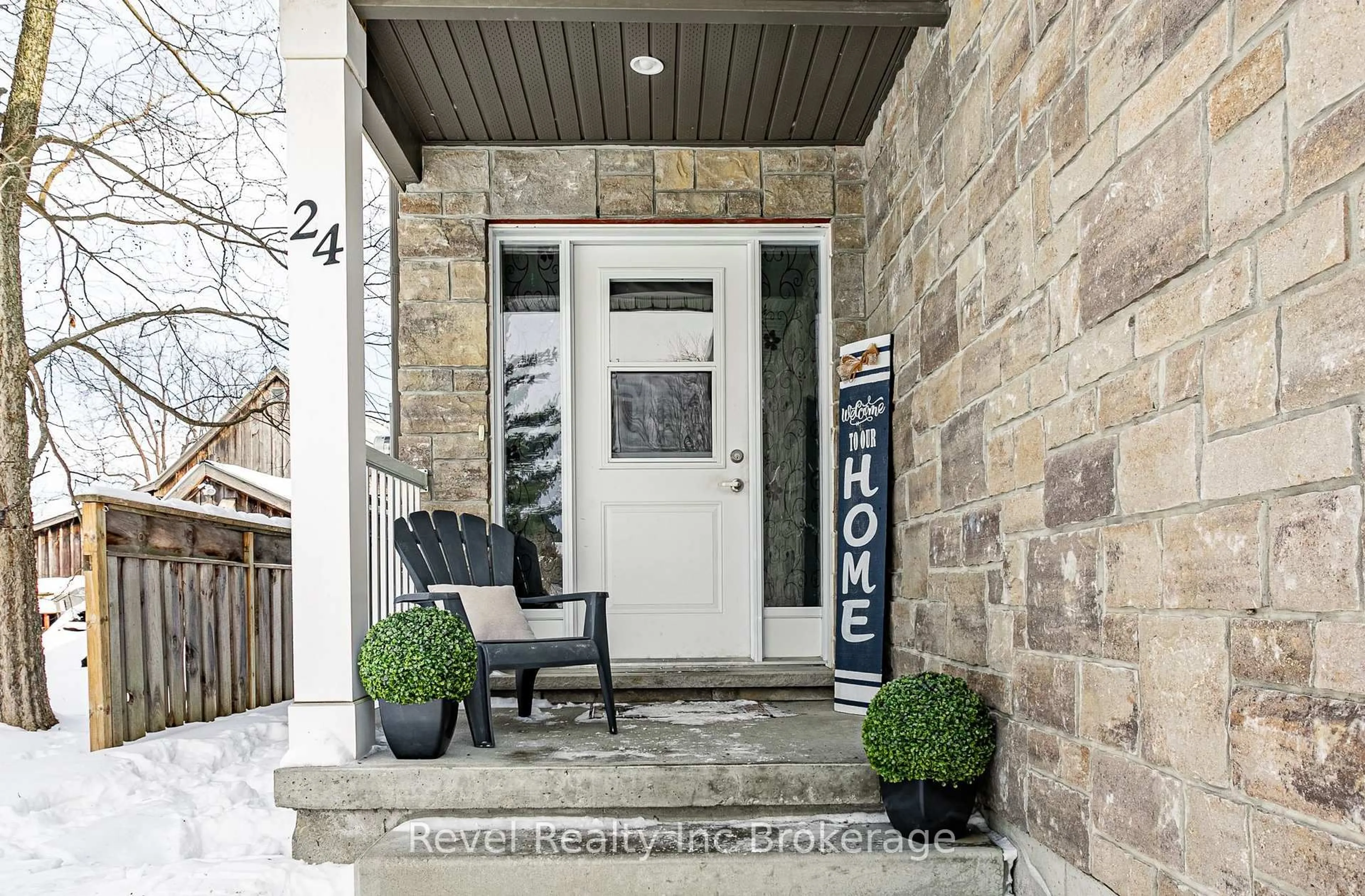 Indoor entryway for 24 Kendell Lane, Ingersoll Ontario N5C 0B7