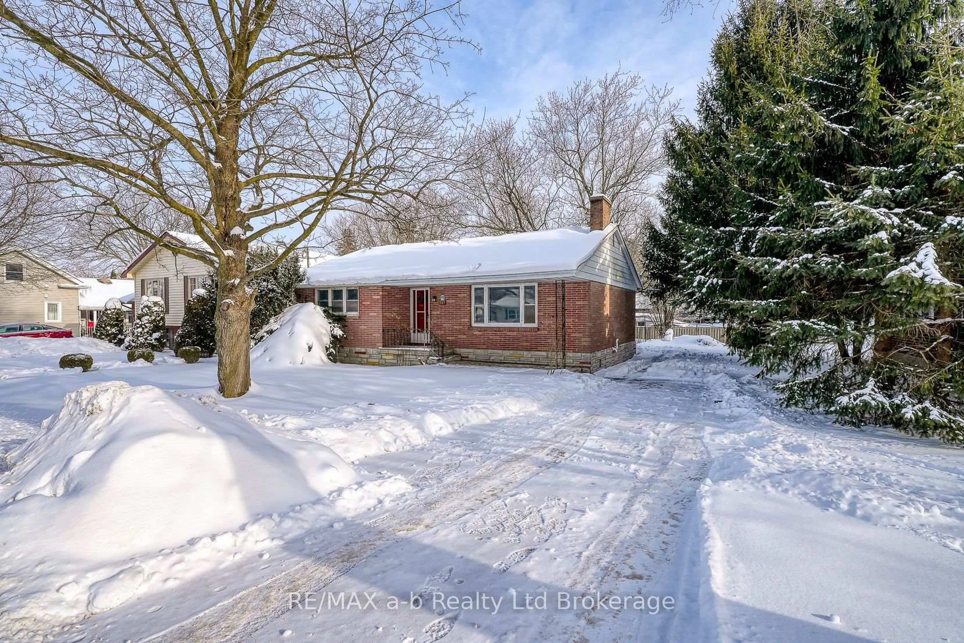 Unknown for 387 Wellington St, Ingersoll Ontario N5C 3L6