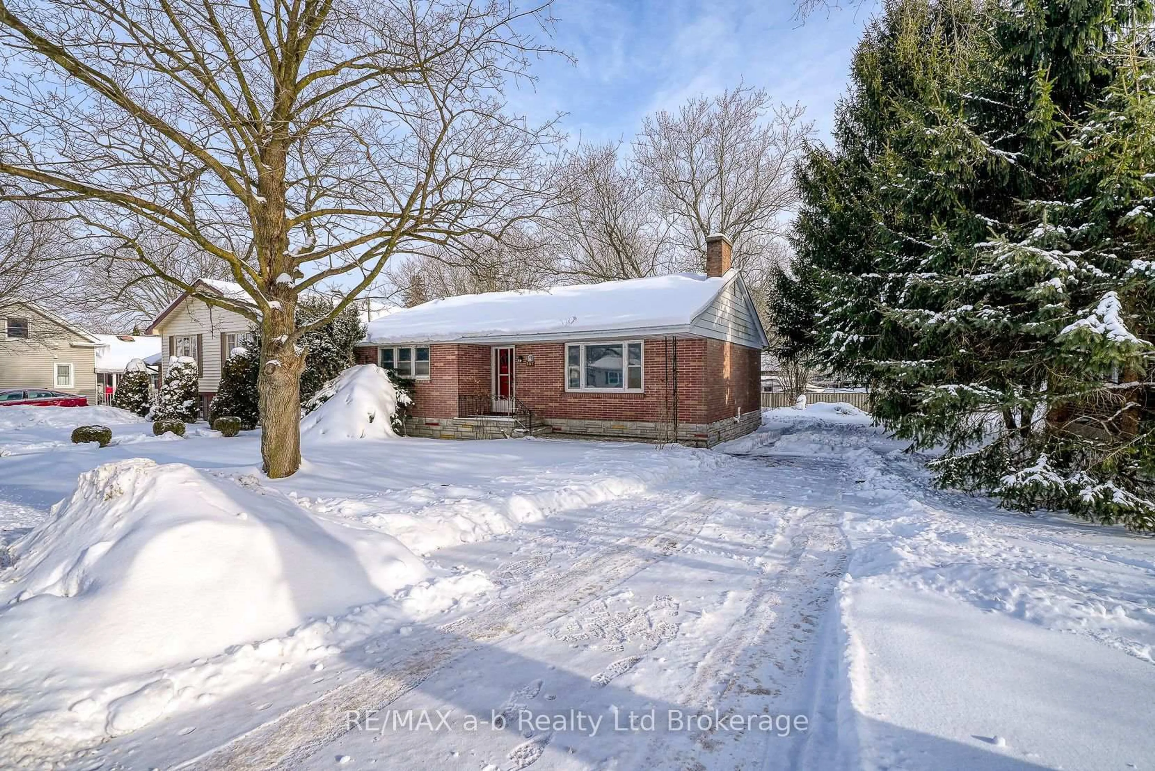 Home with brick exterior material, street for 387 Wellington St, Ingersoll Ontario N5C 3L6