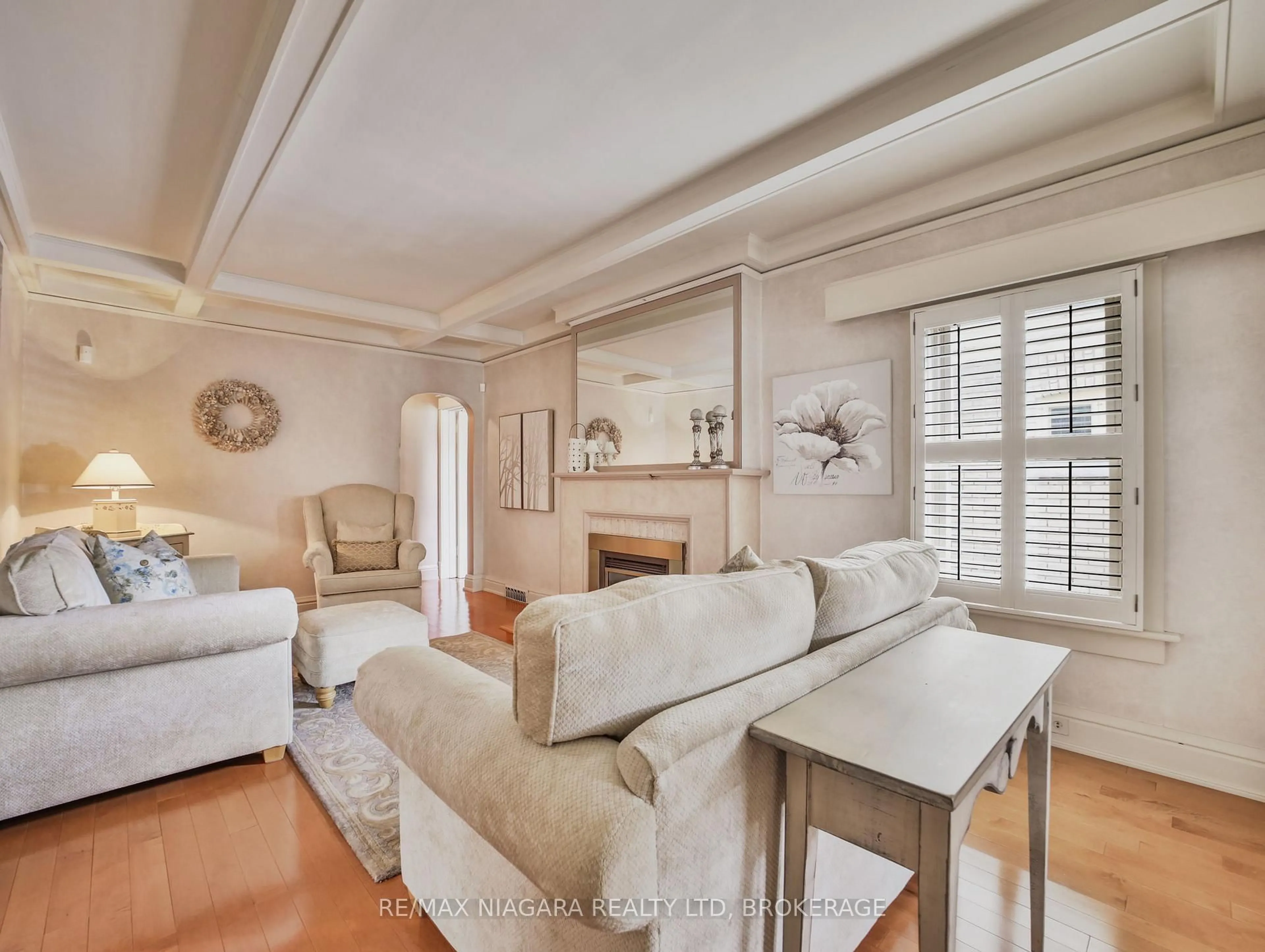 Living room with furniture, unknown for 5079 Armoury St, Niagara Falls Ontario L2E 1T3