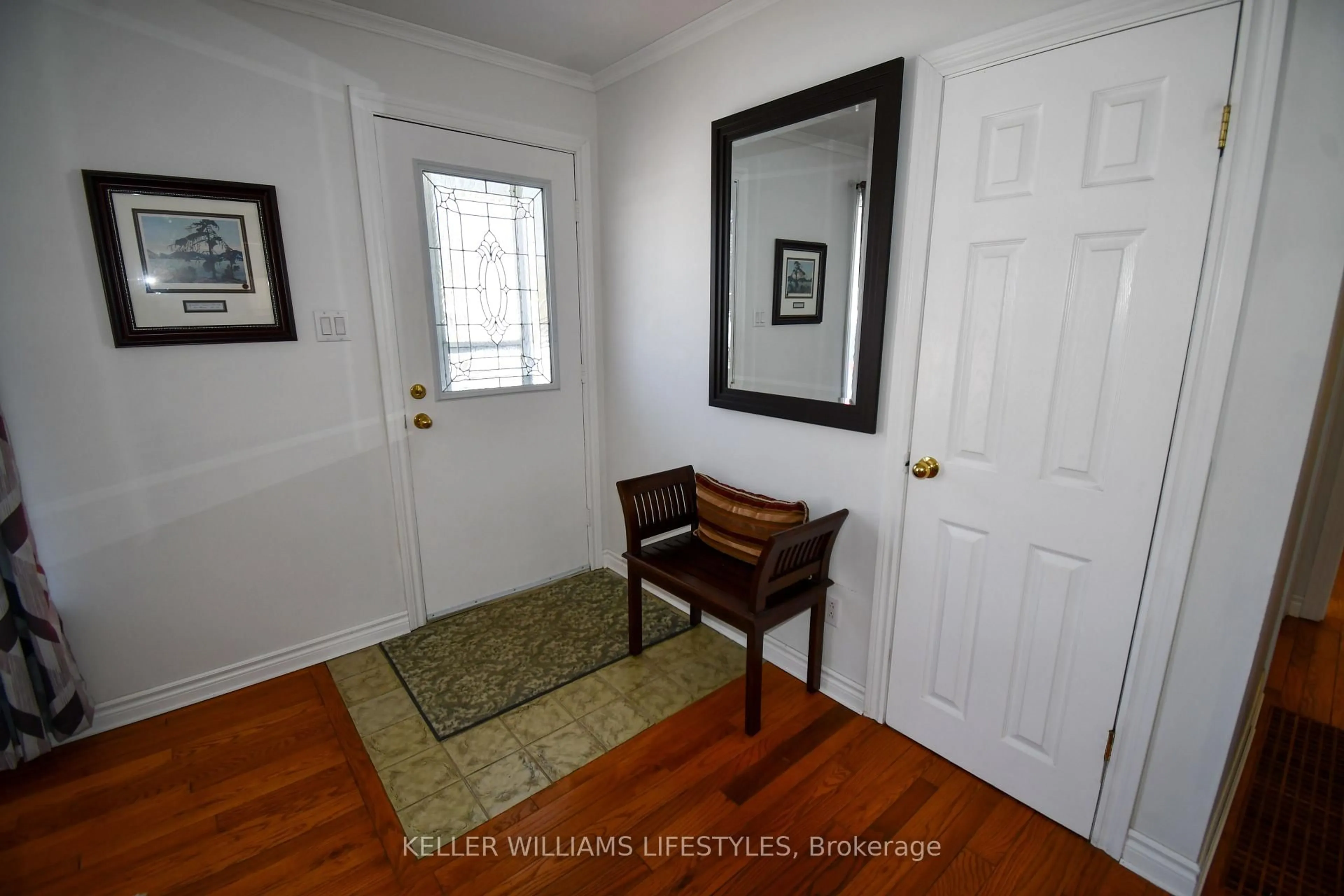 Indoor entryway for 378 Carlow Rd, Central Elgin Ontario N5L 5B4