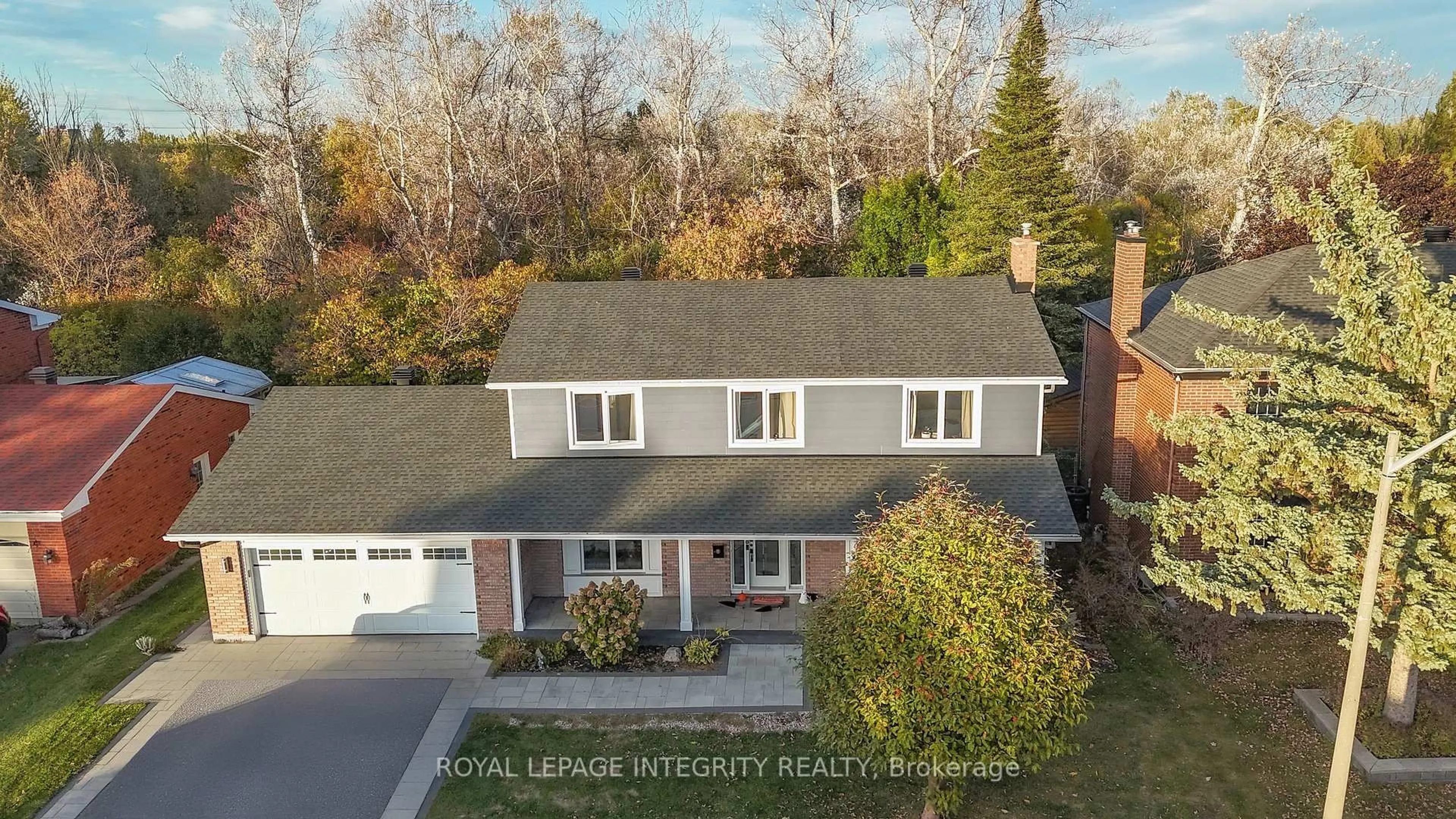 A pic from outside/outdoor area/front of a property/back of a property/a pic from drone, unknown for 1055 PLANTE Dr, Ottawa Ontario K1V 9E5