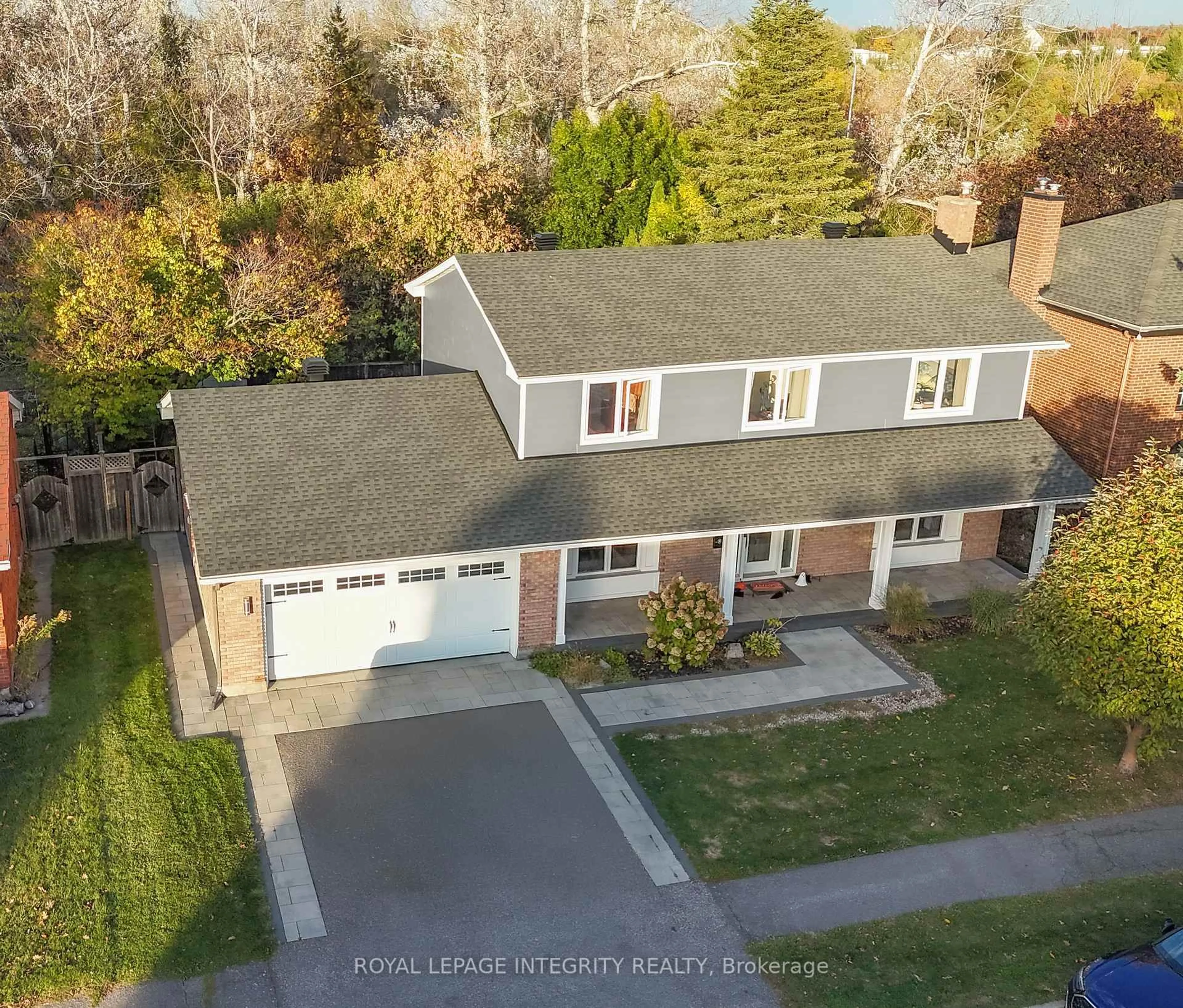 A pic from outside/outdoor area/front of a property/back of a property/a pic from drone, street for 1055 PLANTE Dr, Ottawa Ontario K1V 9E5