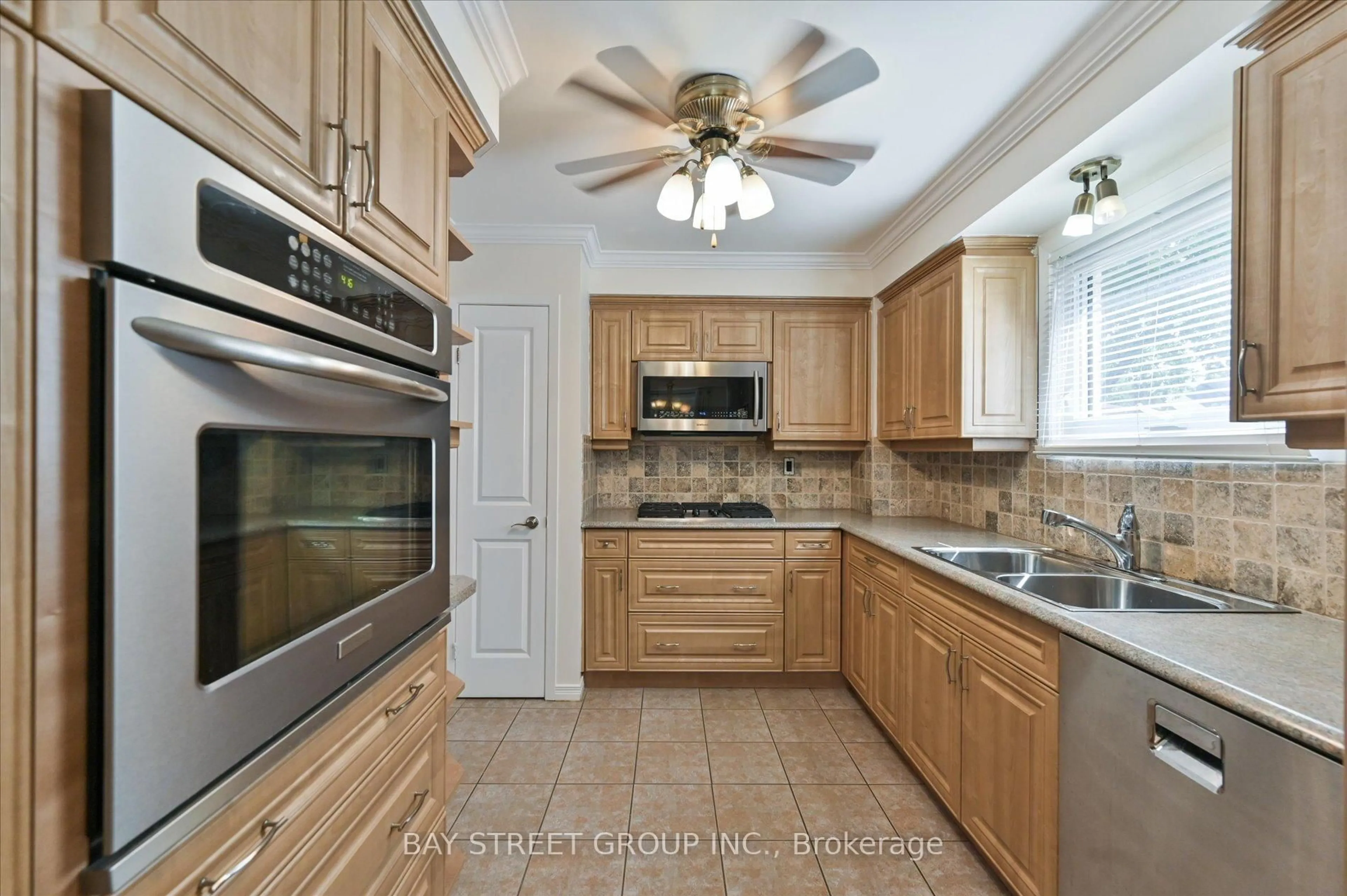 Unknown for 378 East 24th St, Hamilton Ontario L8V 4V2