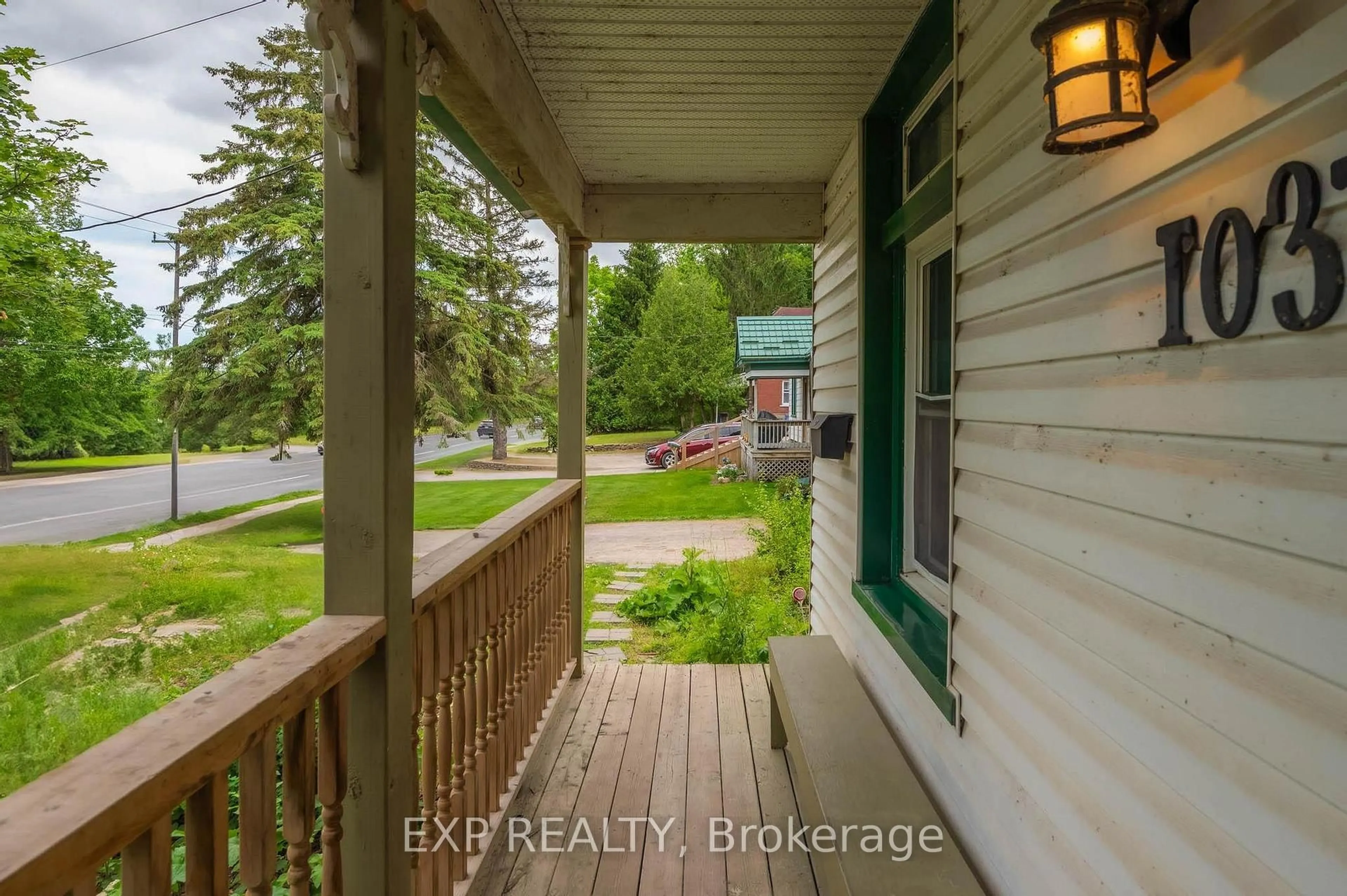 Unknown for 1033 Water St, Peterborough Ontario K9H 3P5