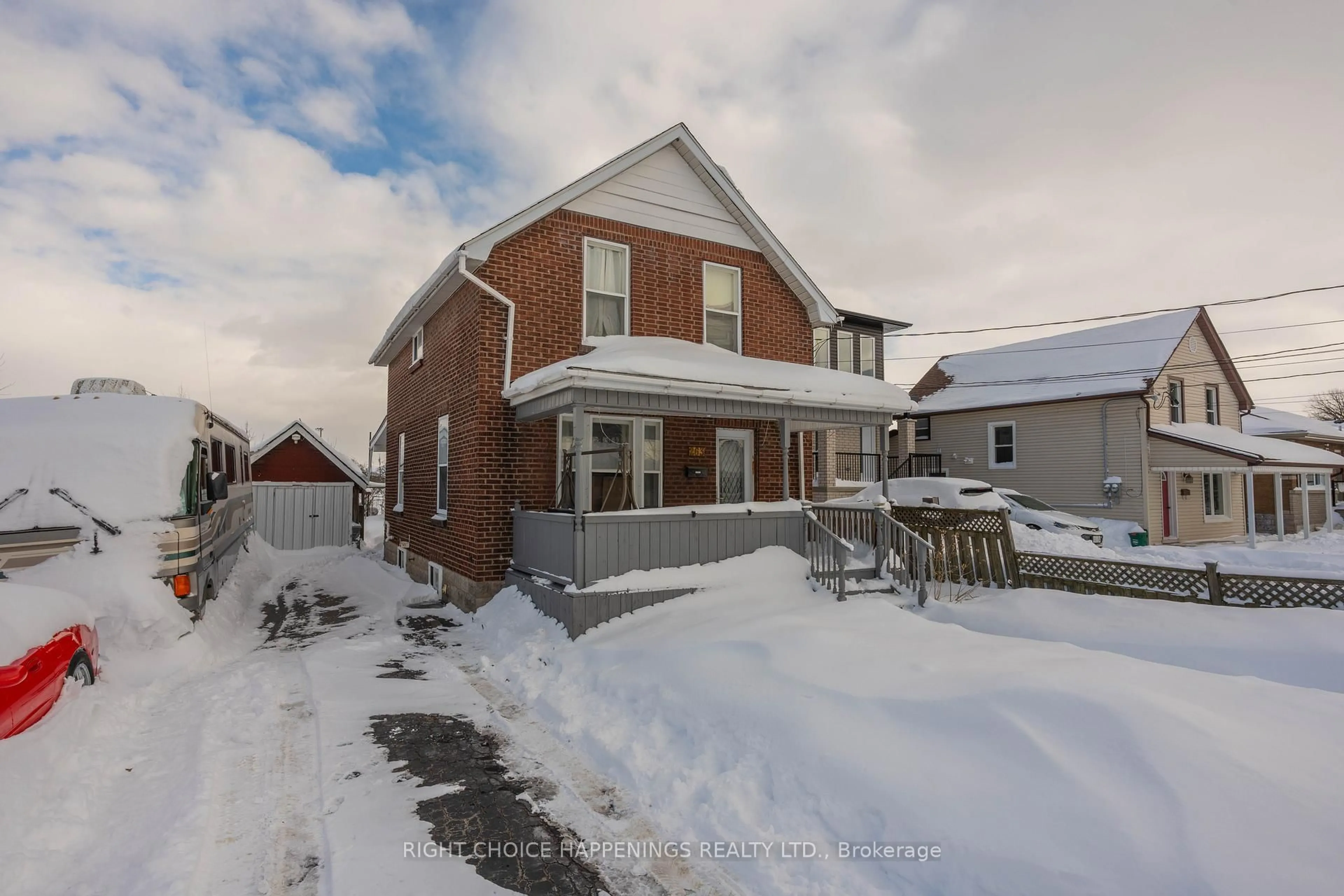A pic from outside/outdoor area/front of a property/back of a property/a pic from drone, street for 263 Wellington St, Port Colborne Ontario L3K 2K4