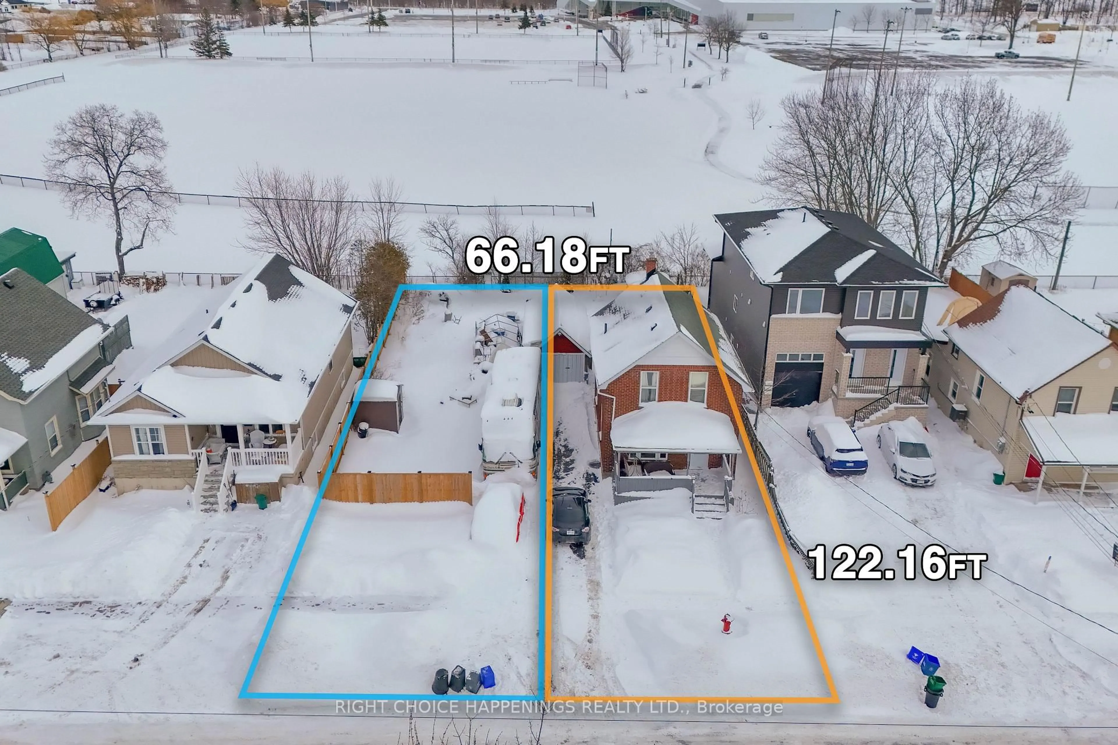 A pic from outside/outdoor area/front of a property/back of a property/a pic from drone, street for 263 Wellington St, Port Colborne Ontario L3K 2K4