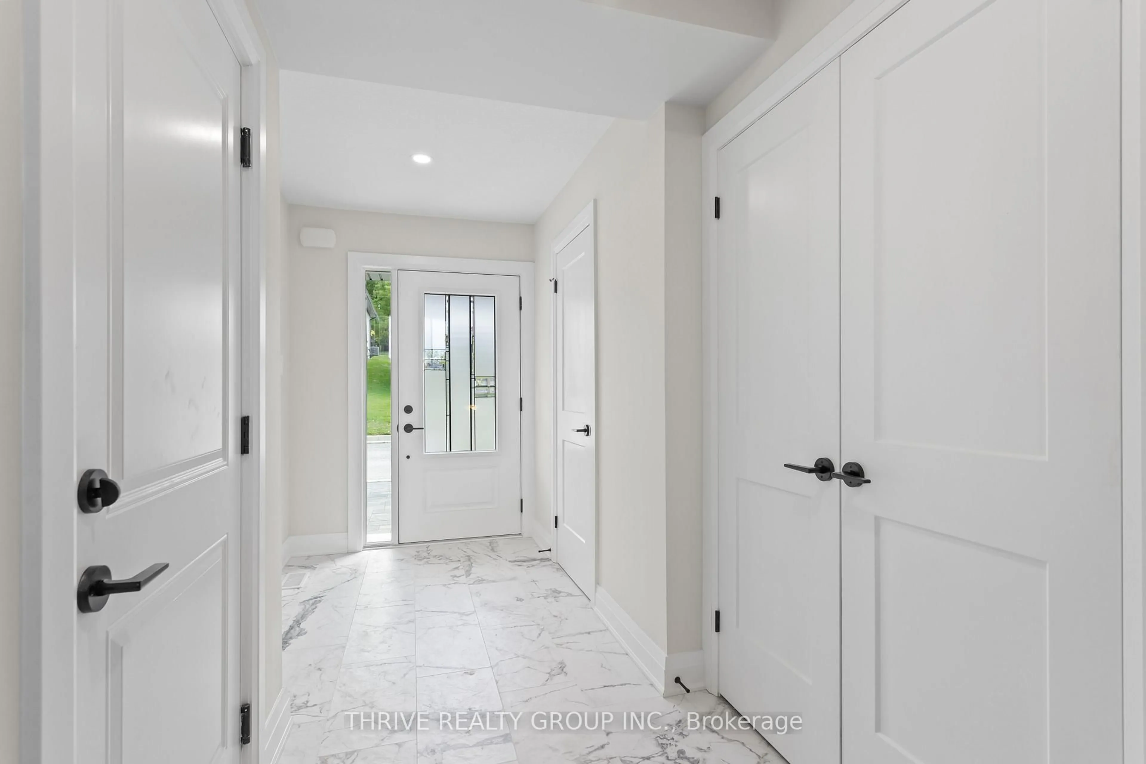 Indoor entryway for 2261 LINKWAY Blvd #40, London South Ontario N6K 0L4