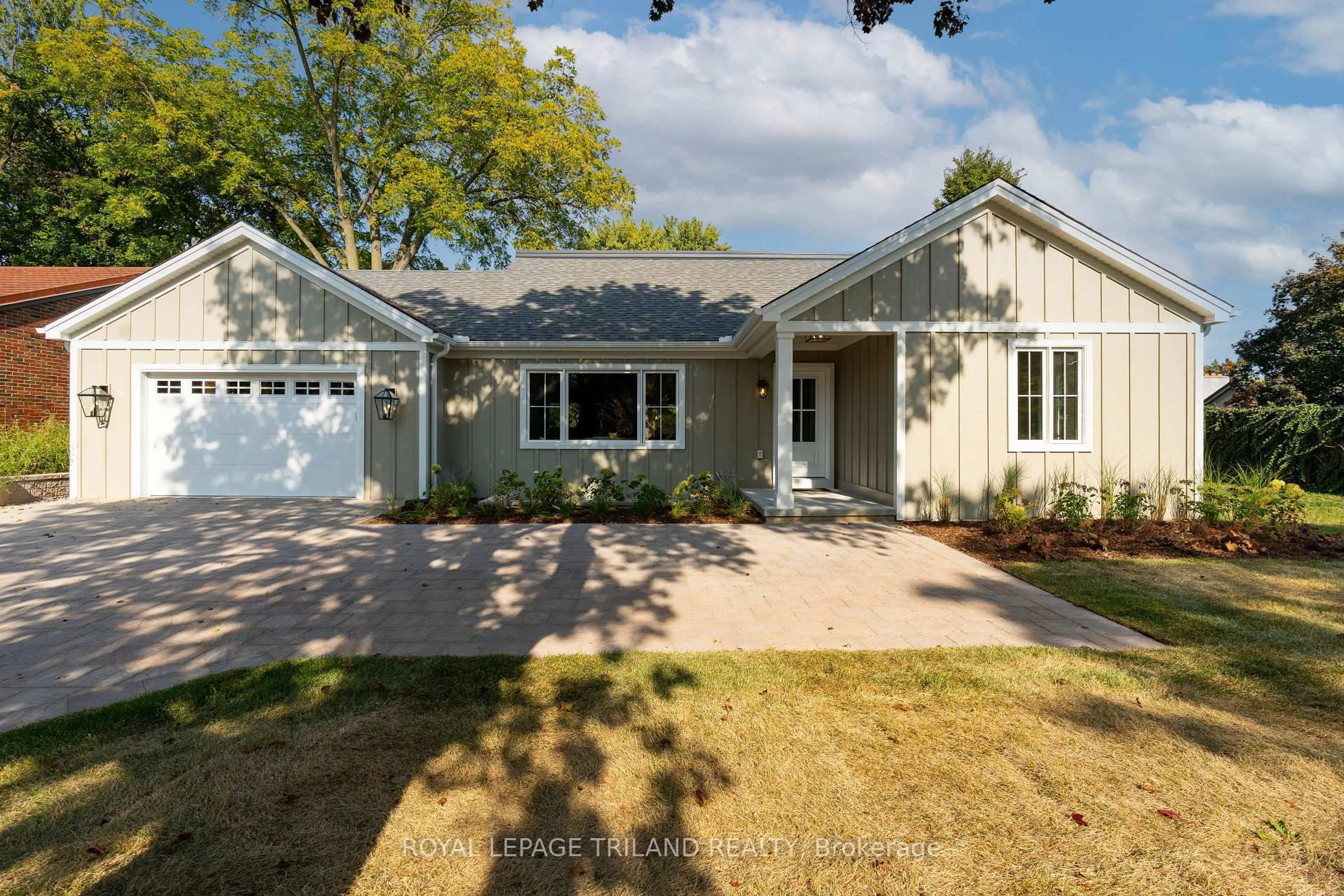 Home with vinyl exterior material, street for 520 Canterbury Rd, London North Ontario N6H 4R7