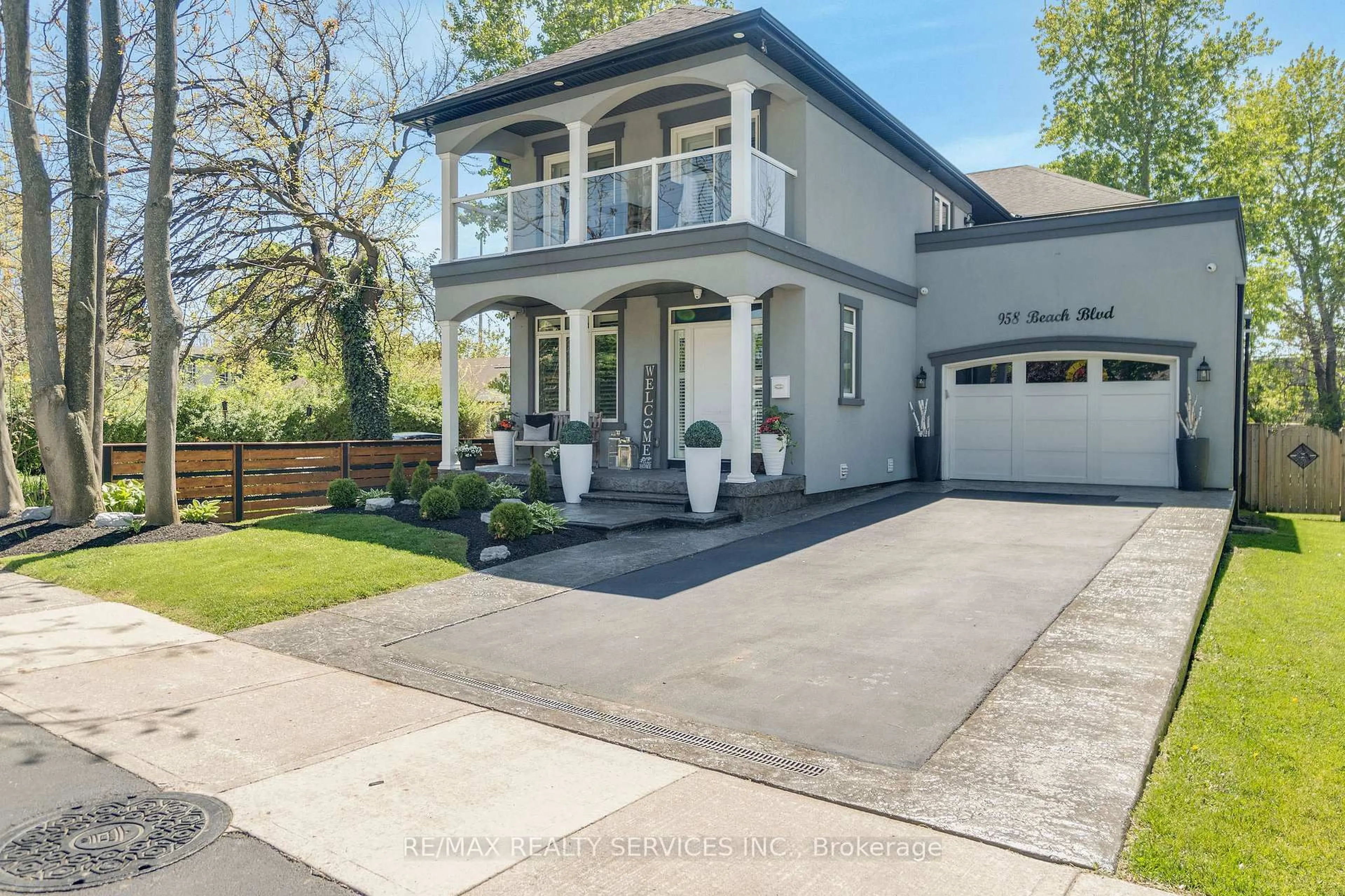 Home with brick exterior material, street for 958 Beach Blvd, Hamilton Ontario L8H 6Z4