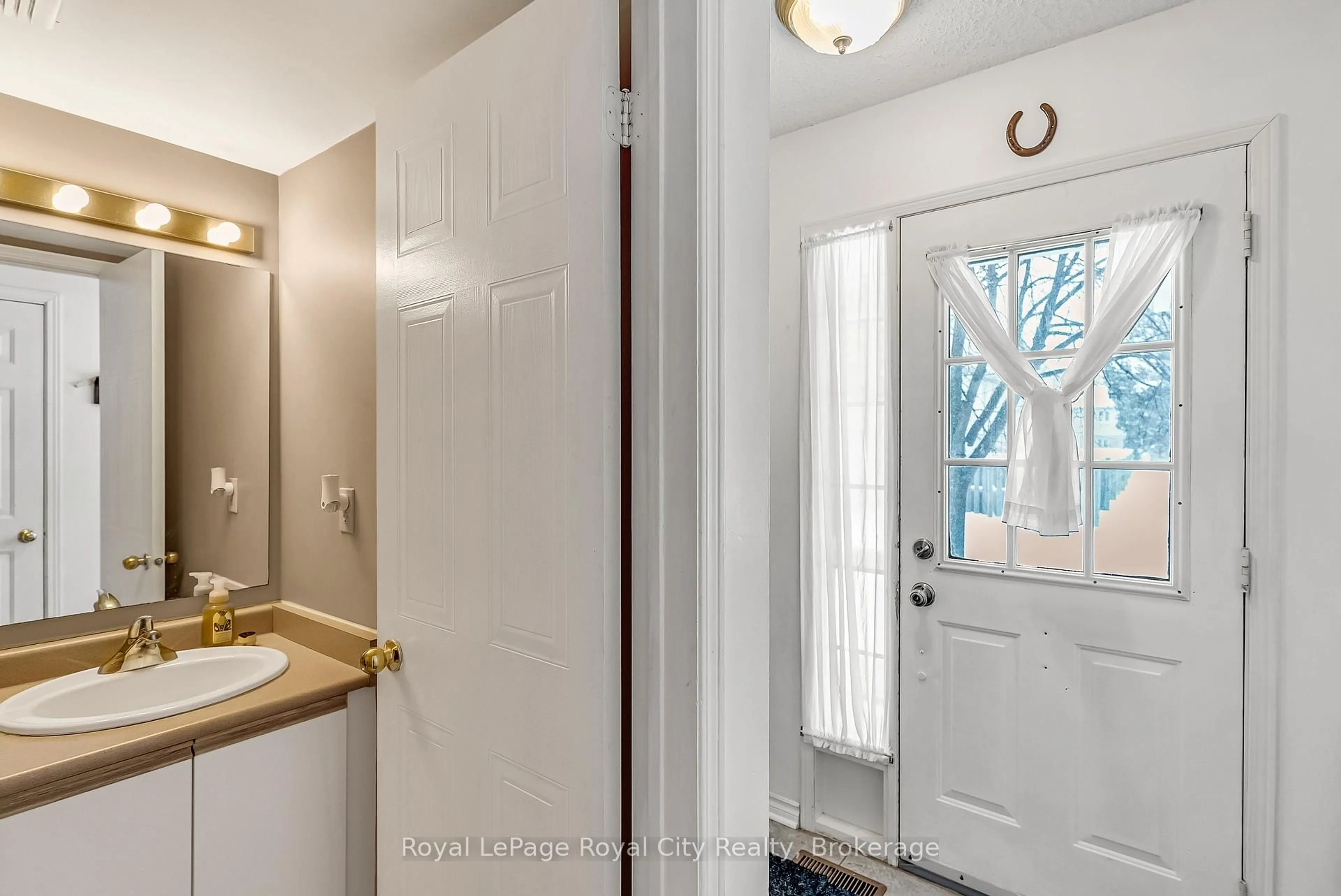 Indoor entryway for 302 College Ave #44, Guelph Ontario N1G 4T6