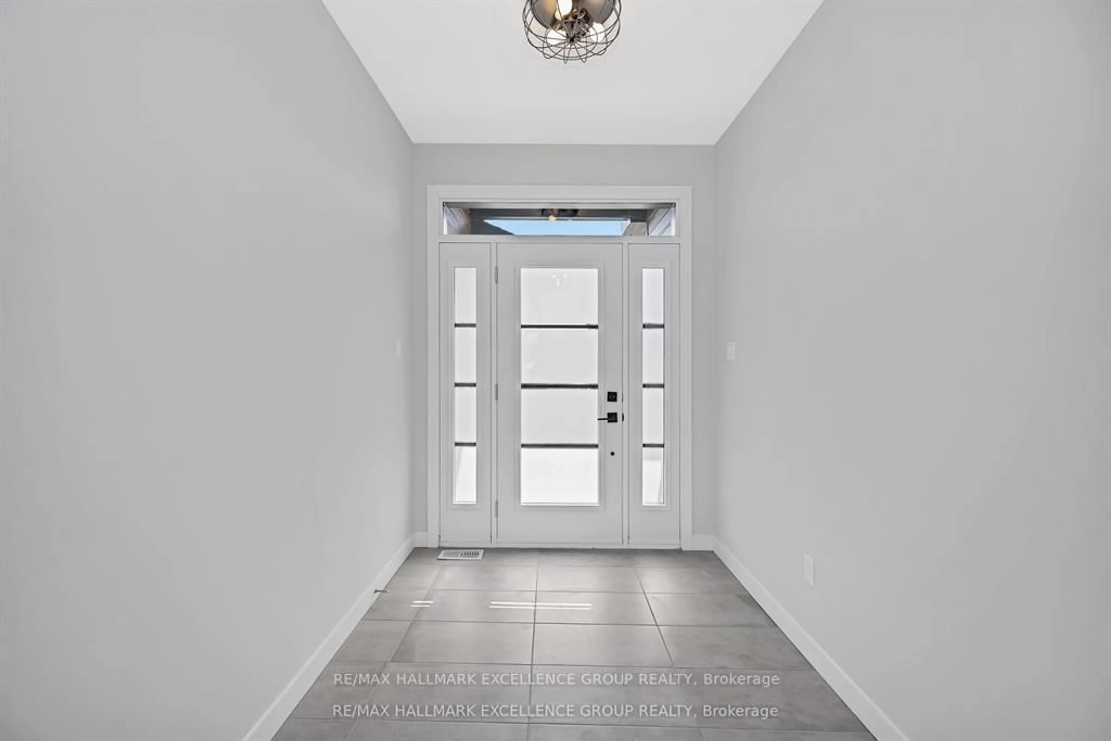 Indoor entryway for 1345 DIAMOND St, Clarence-Rockland Ontario K4K 0M6