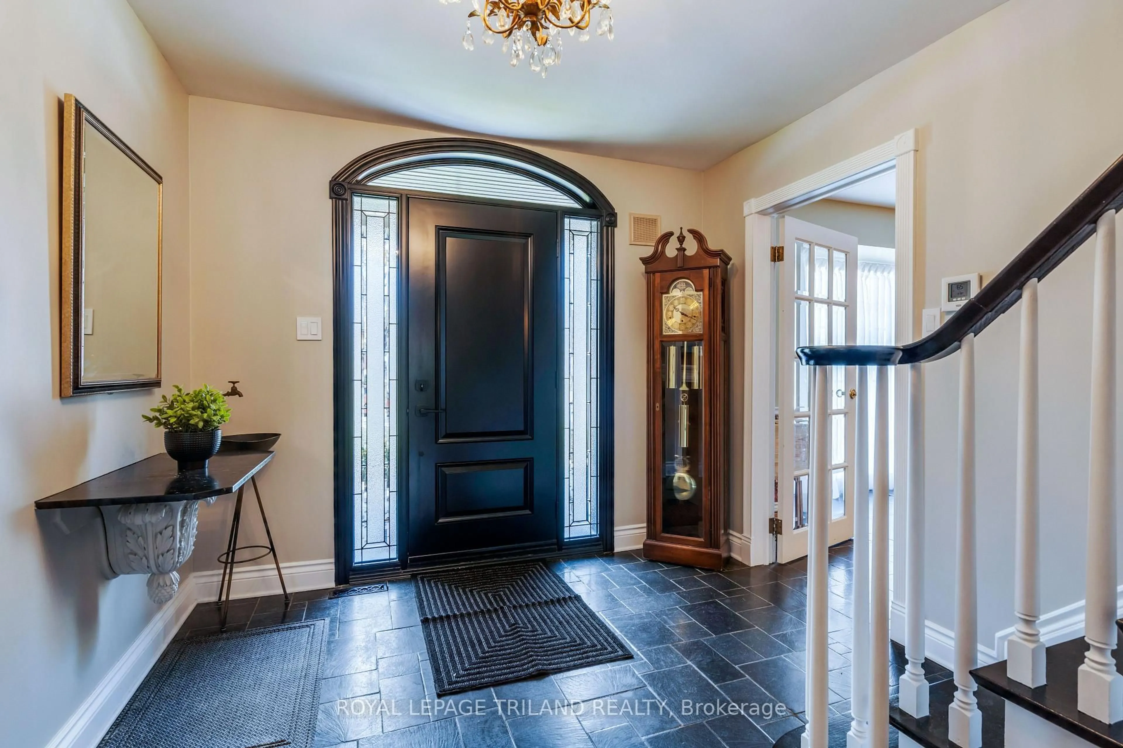 Indoor entryway for 27 Cherokee Rd, London North Ontario N6G 2N7
