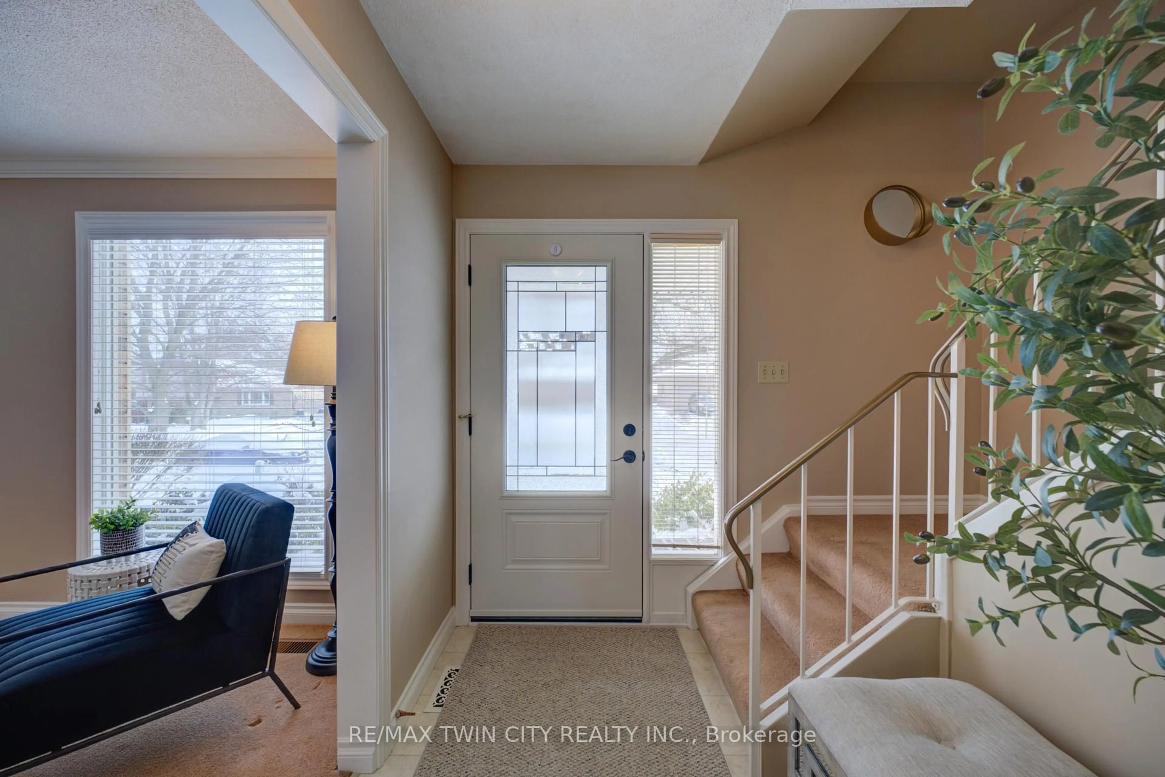 Indoor entryway for 8 Wildflower Lane, Brantford Ontario N3R 6B4