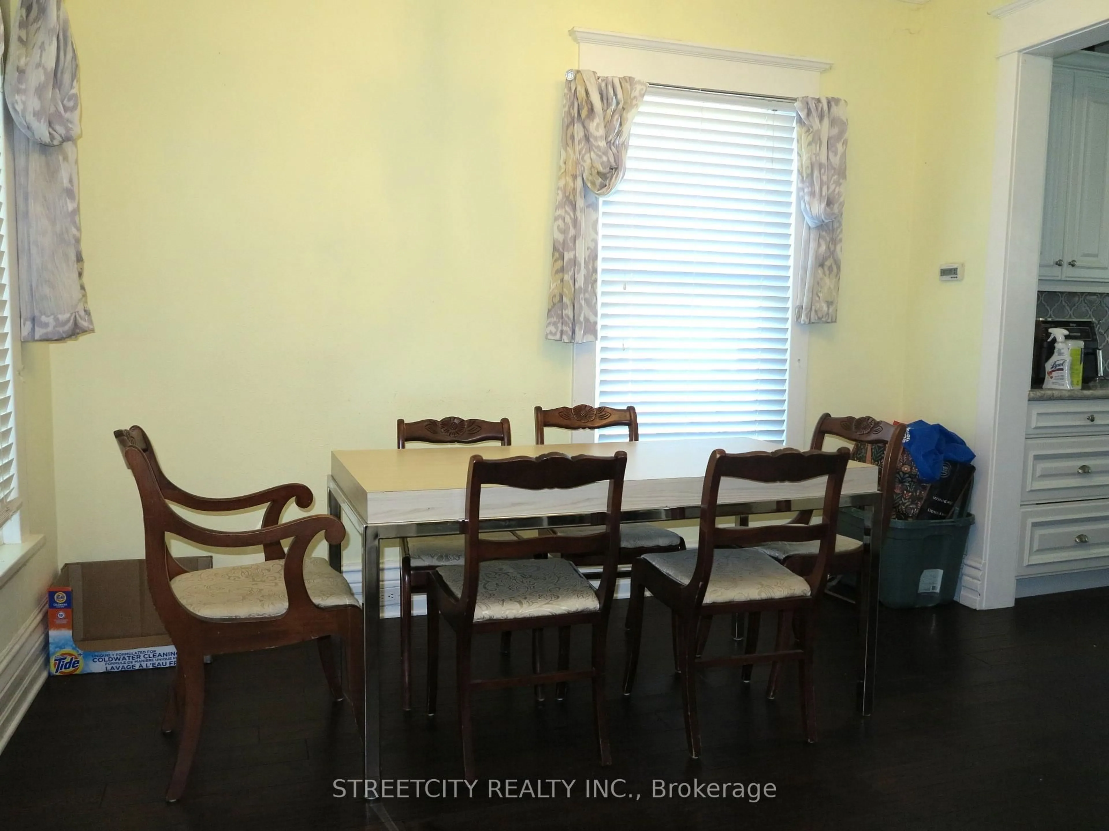 Dining room, wood/laminate floor for 173 MOUNT PLEASANT Ave, London North Ontario N6H 1E3