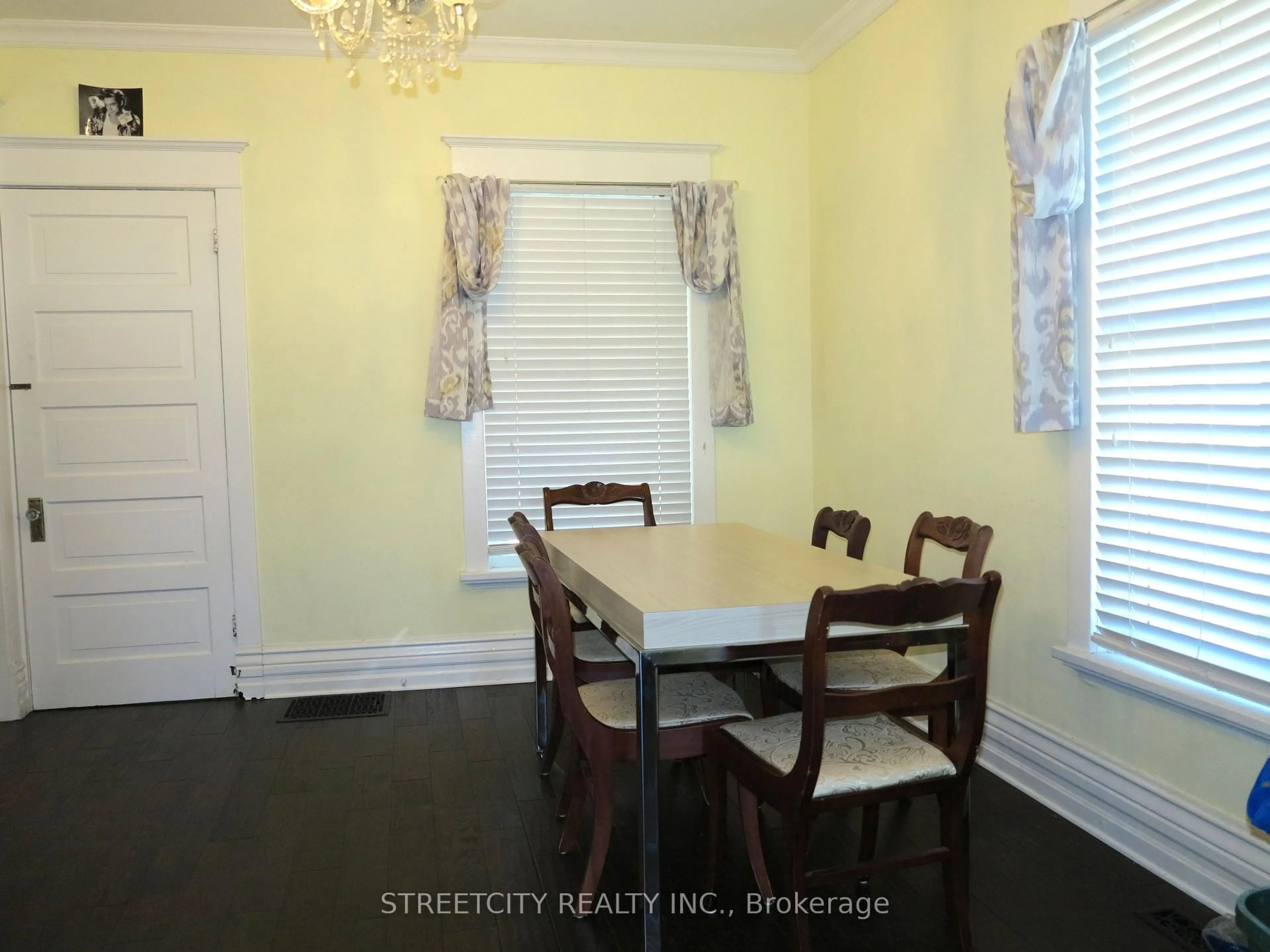 Dining room, wood/laminate floor for 173 MOUNT PLEASANT Ave, London North Ontario N6H 1E3